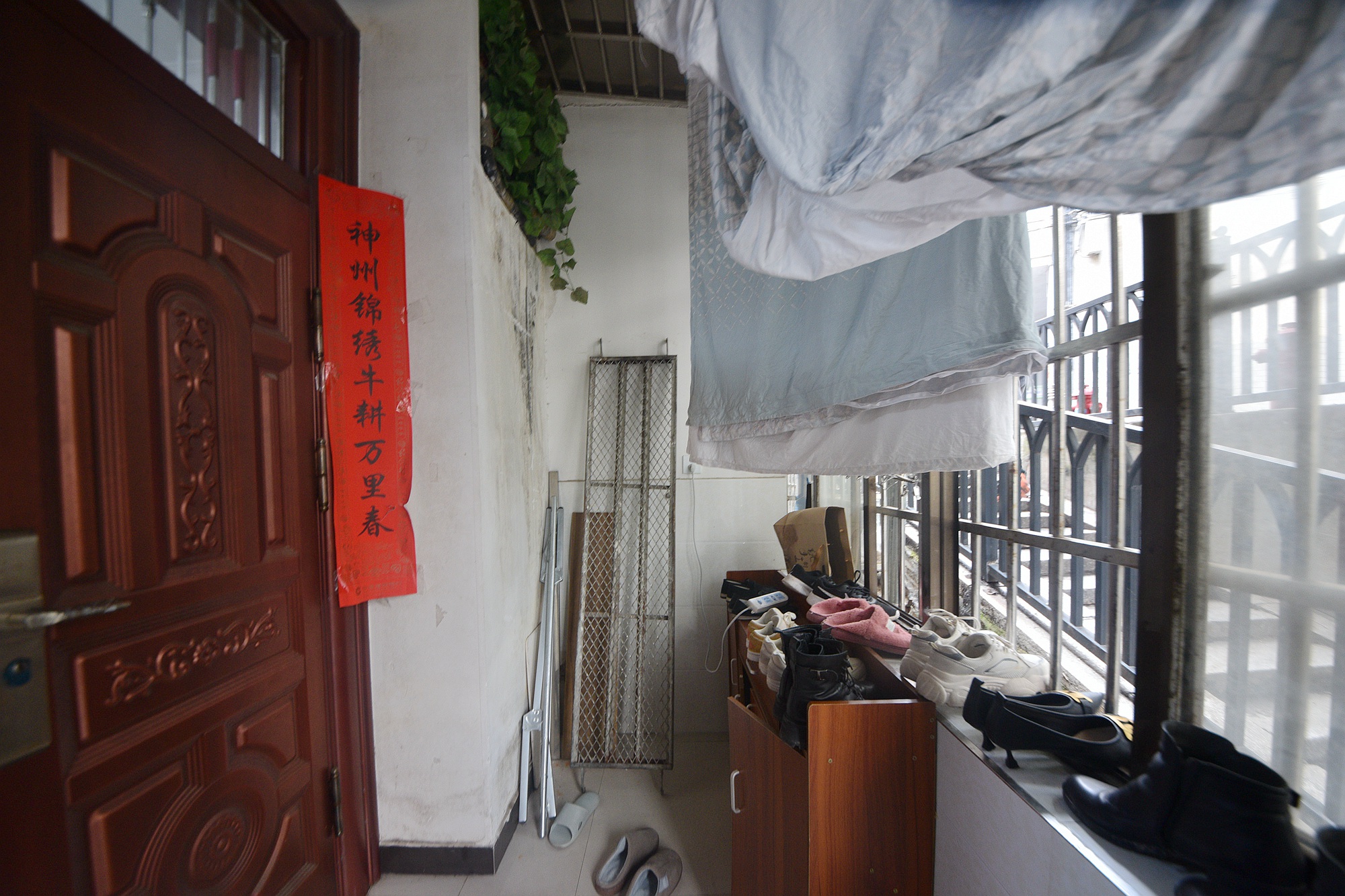湘农桥社区  3室2厅1卫   118.00万阳台