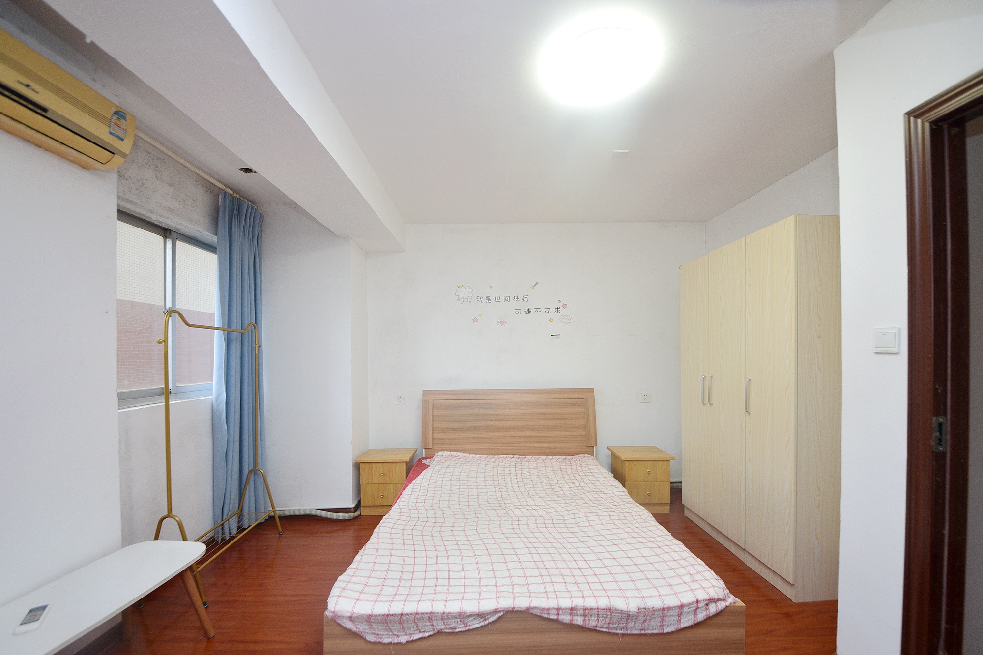 宏景名厦  2室2厅1卫   87.00万卧室