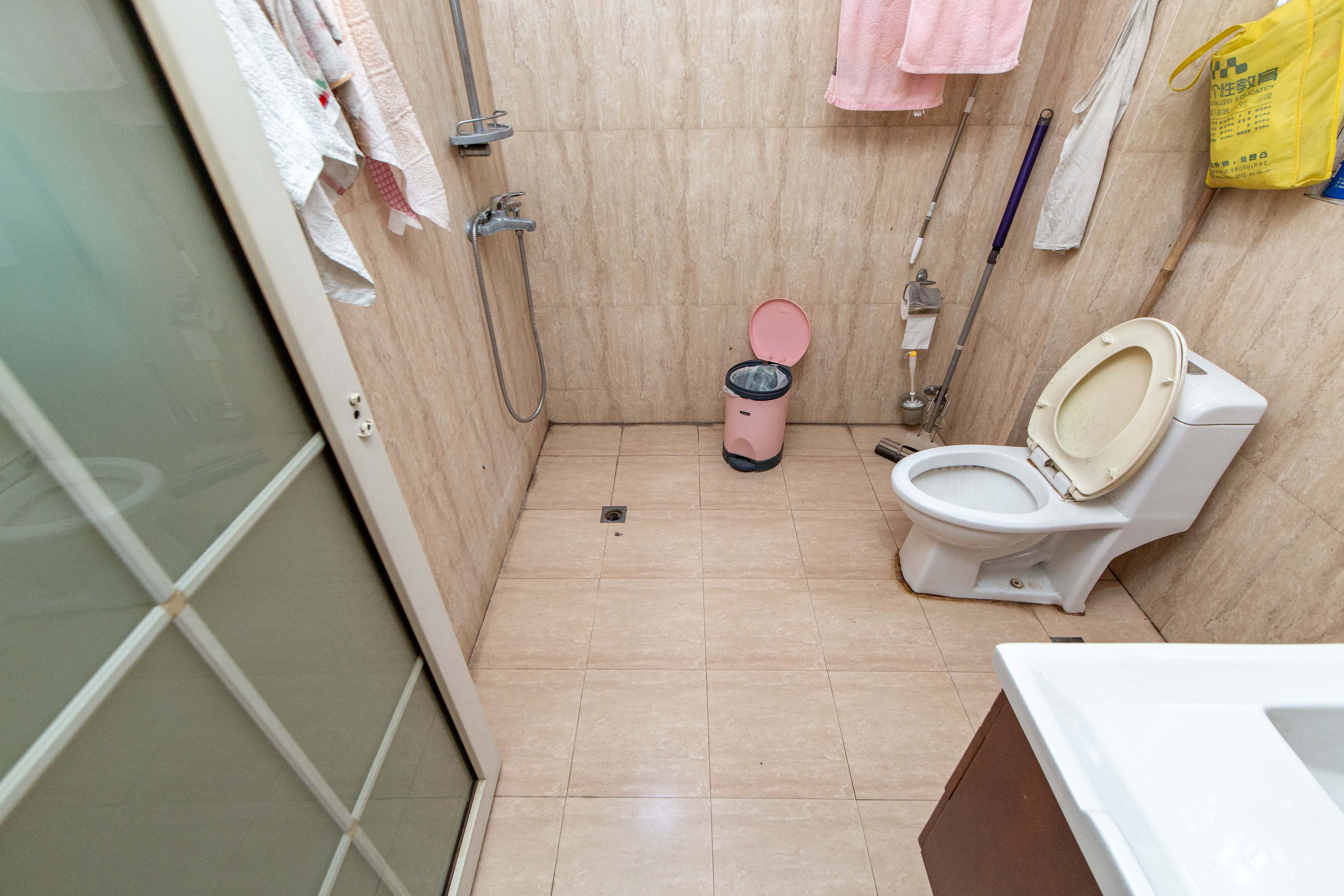 樱之谷别墅（ABCD区）  4室2厅3卫   360.00万卫生间