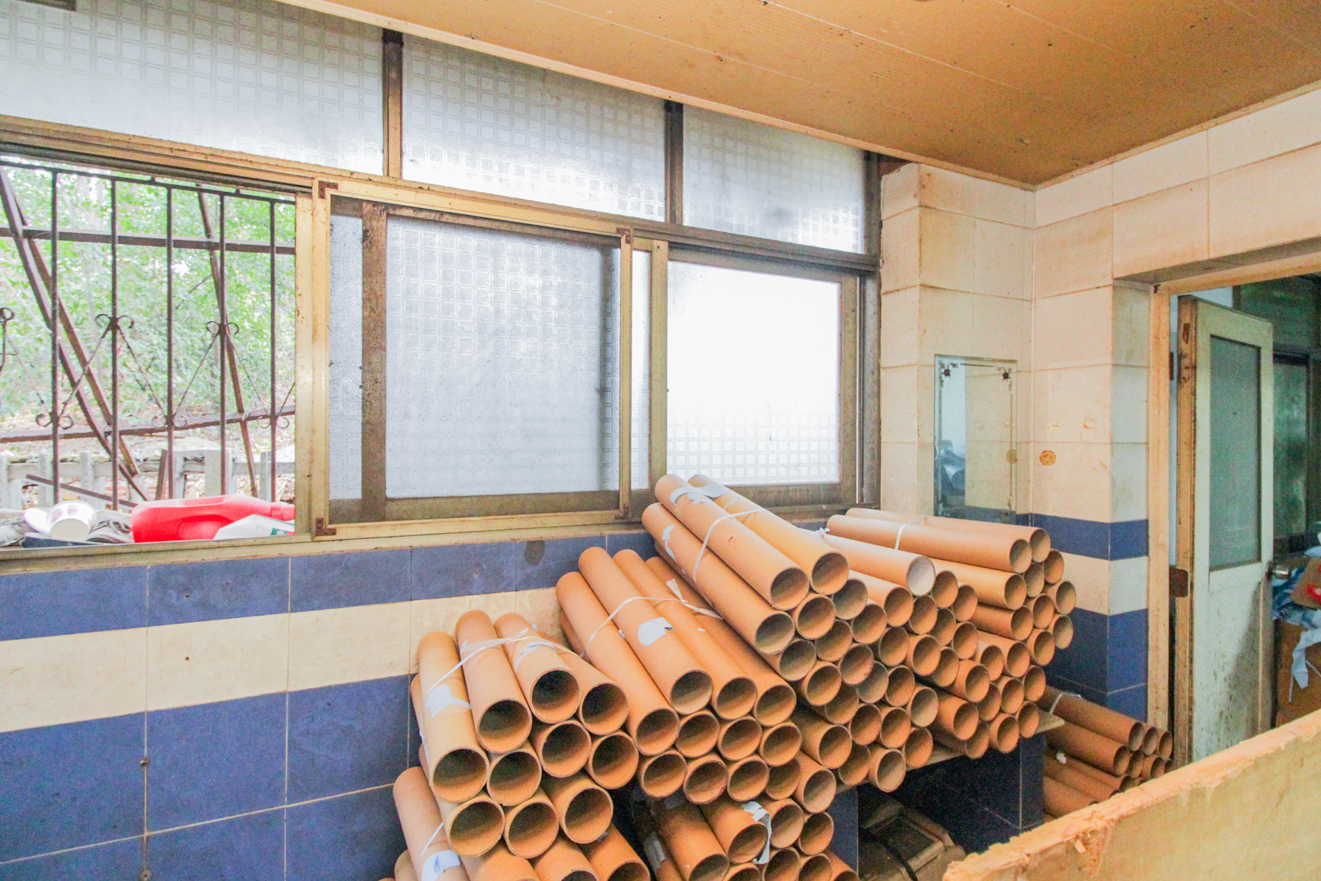 林科大教师单位房  4室1厅1卫   89.00万阳台