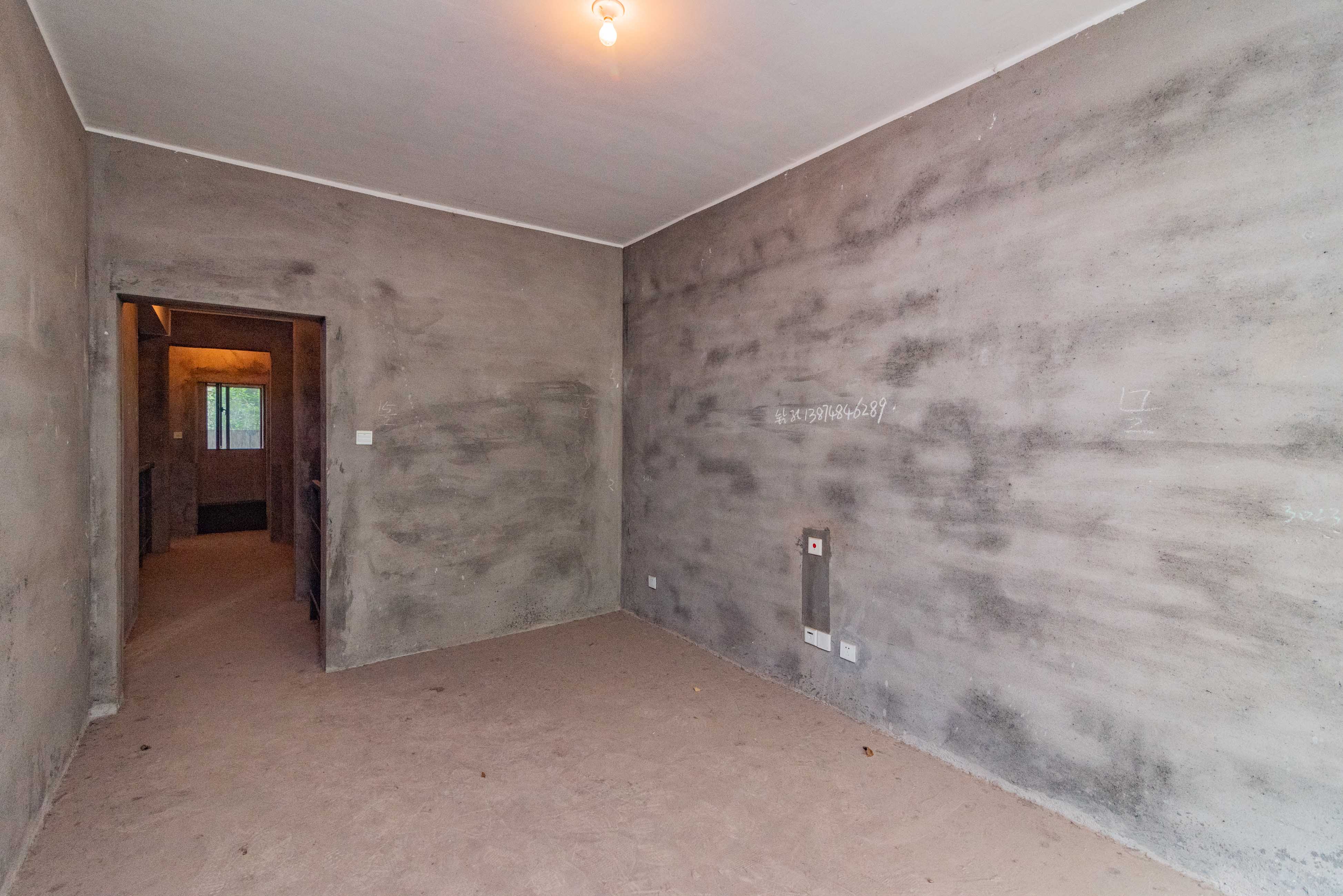 五矿沁园金城(春和景园) 5室2厅2卫 275.00万 五矿沁园金城(春和景园) 5室2厅2卫 275.00万卧室