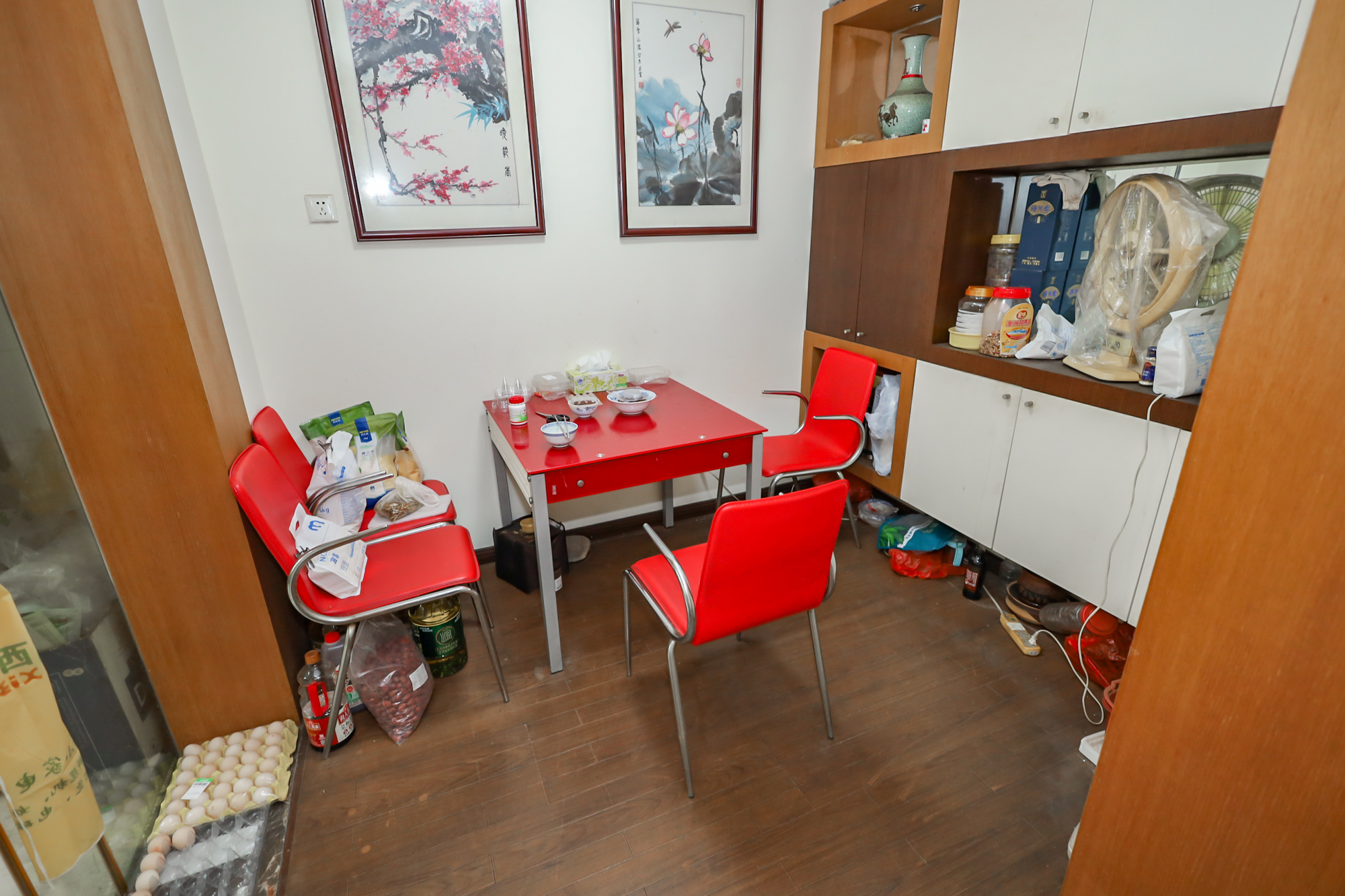 八方小区A区  4室2厅2卫   590.00万客厅