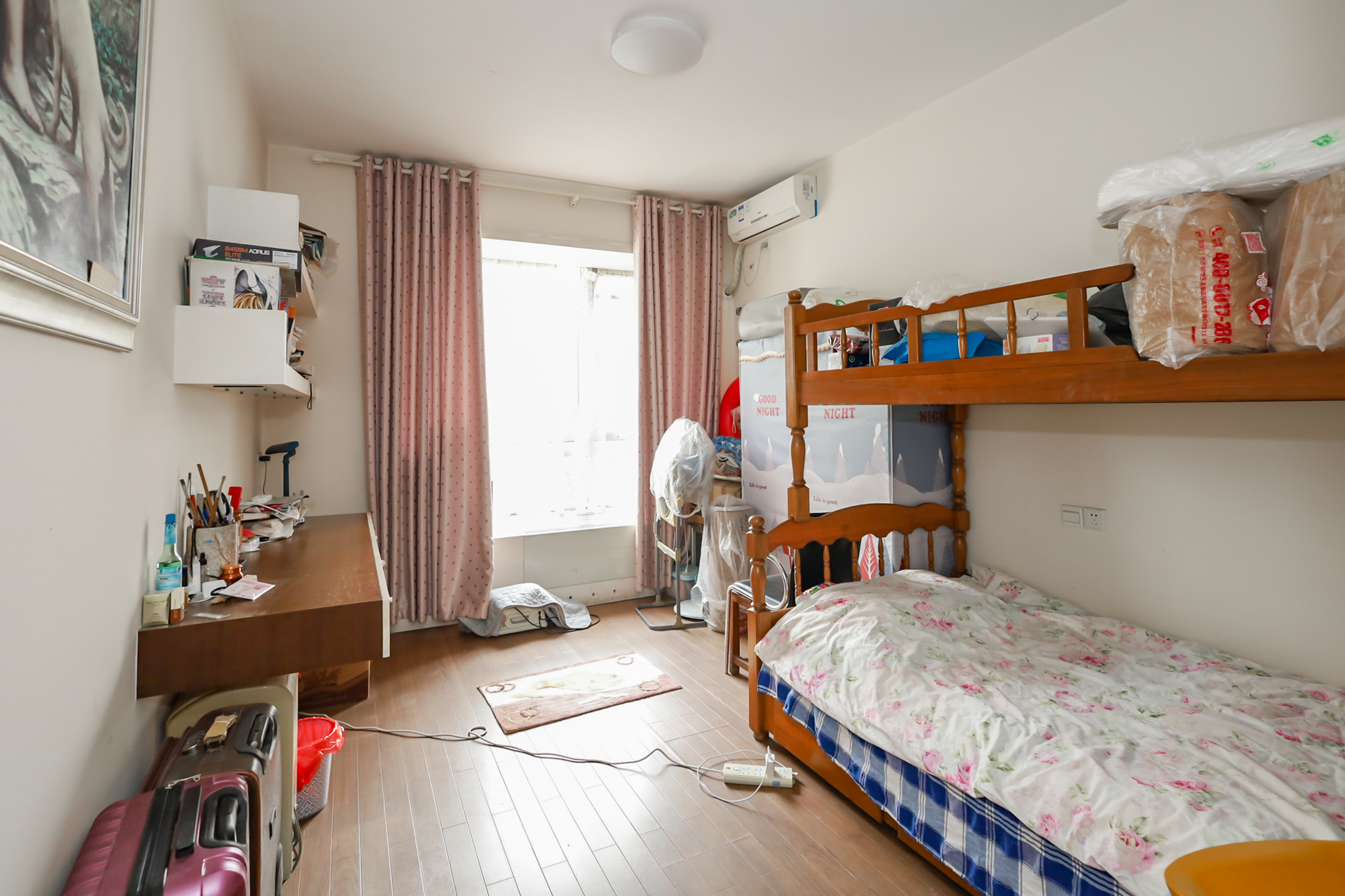 八方小区A区  4室2厅2卫   590.00万卧室