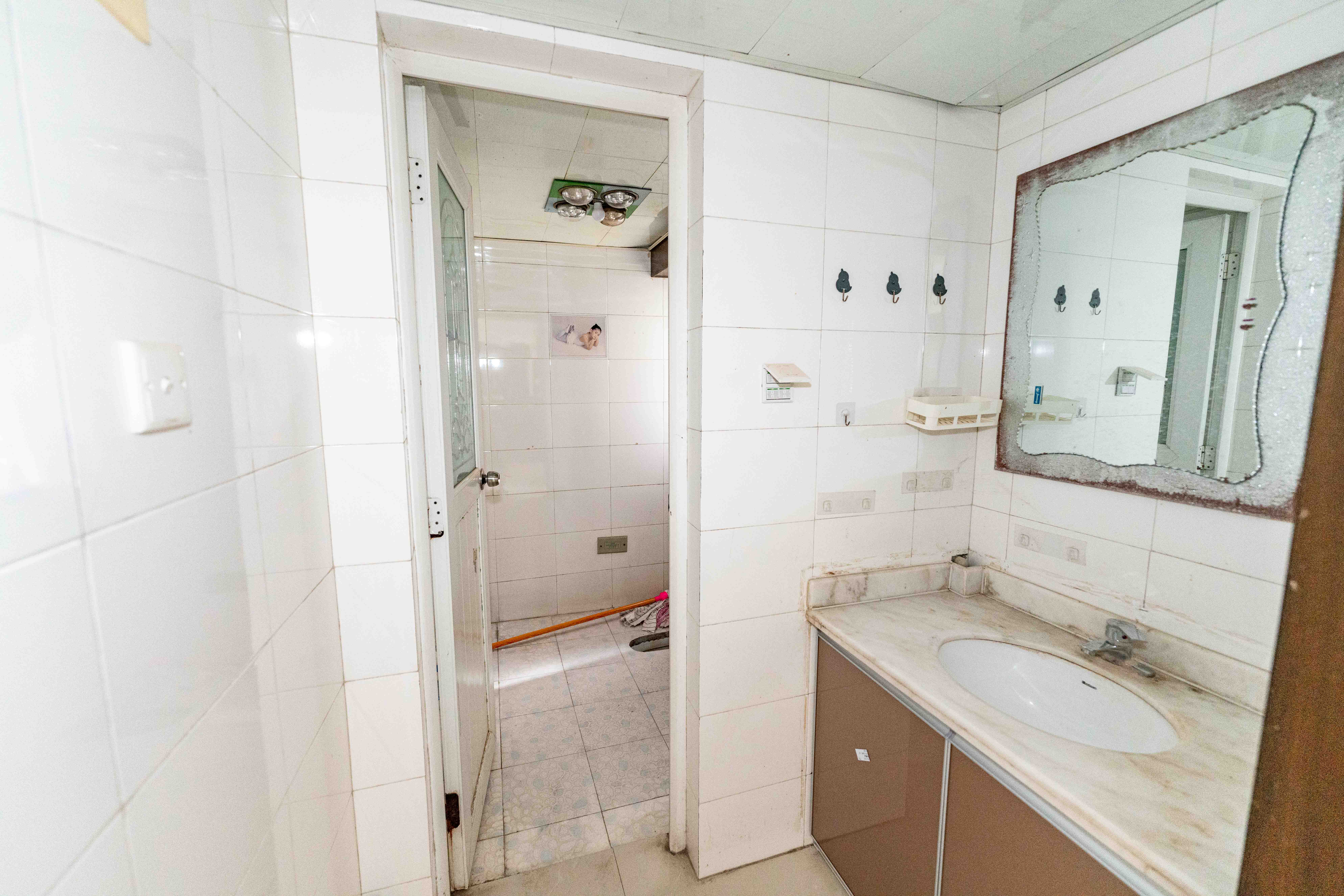 凯富嘉园  2室2厅1卫    51.0万卫生间