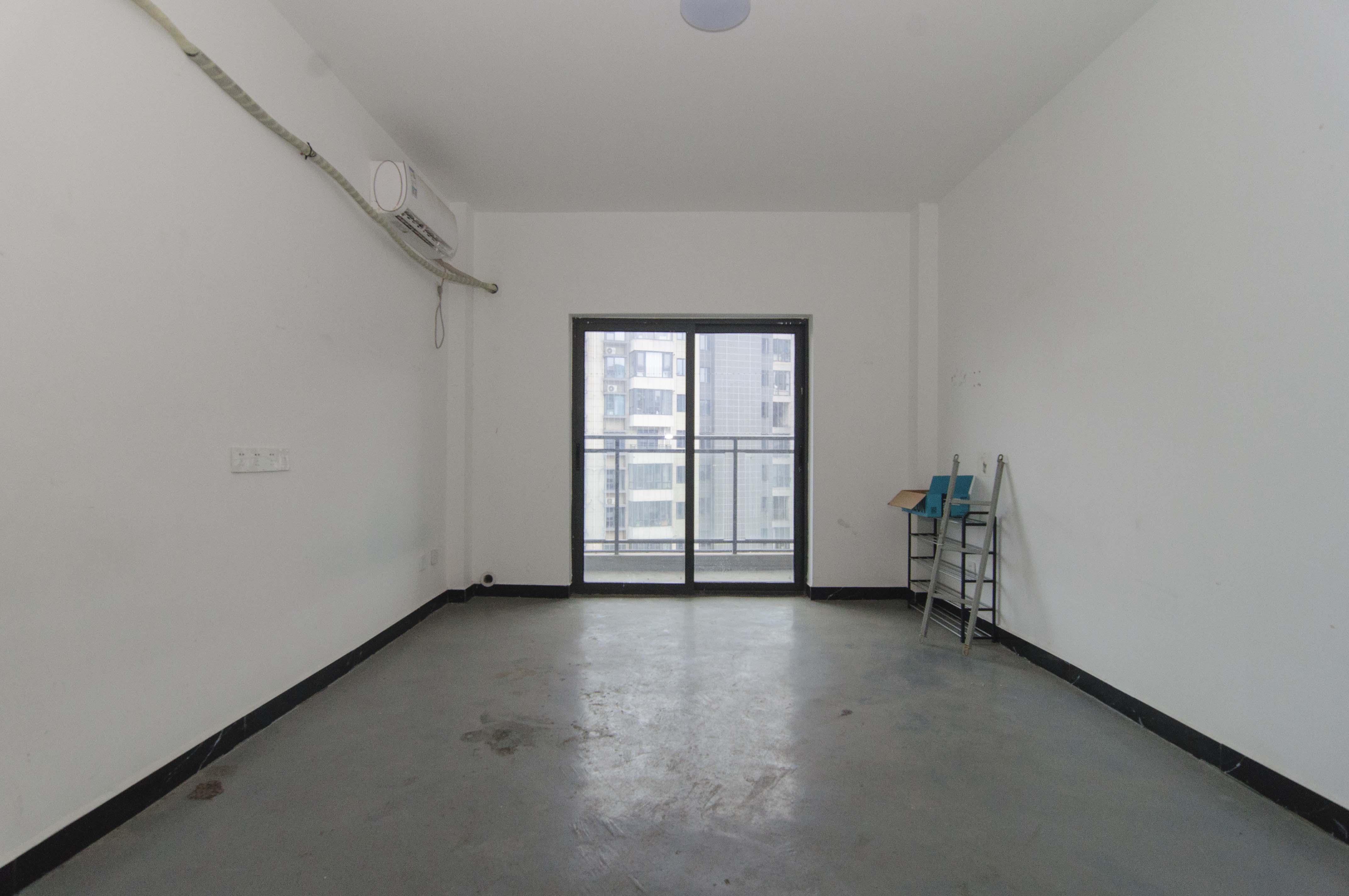 華銀南苑融域  4室2廳2衛(wèi)    180.0萬室內(nèi)圖1