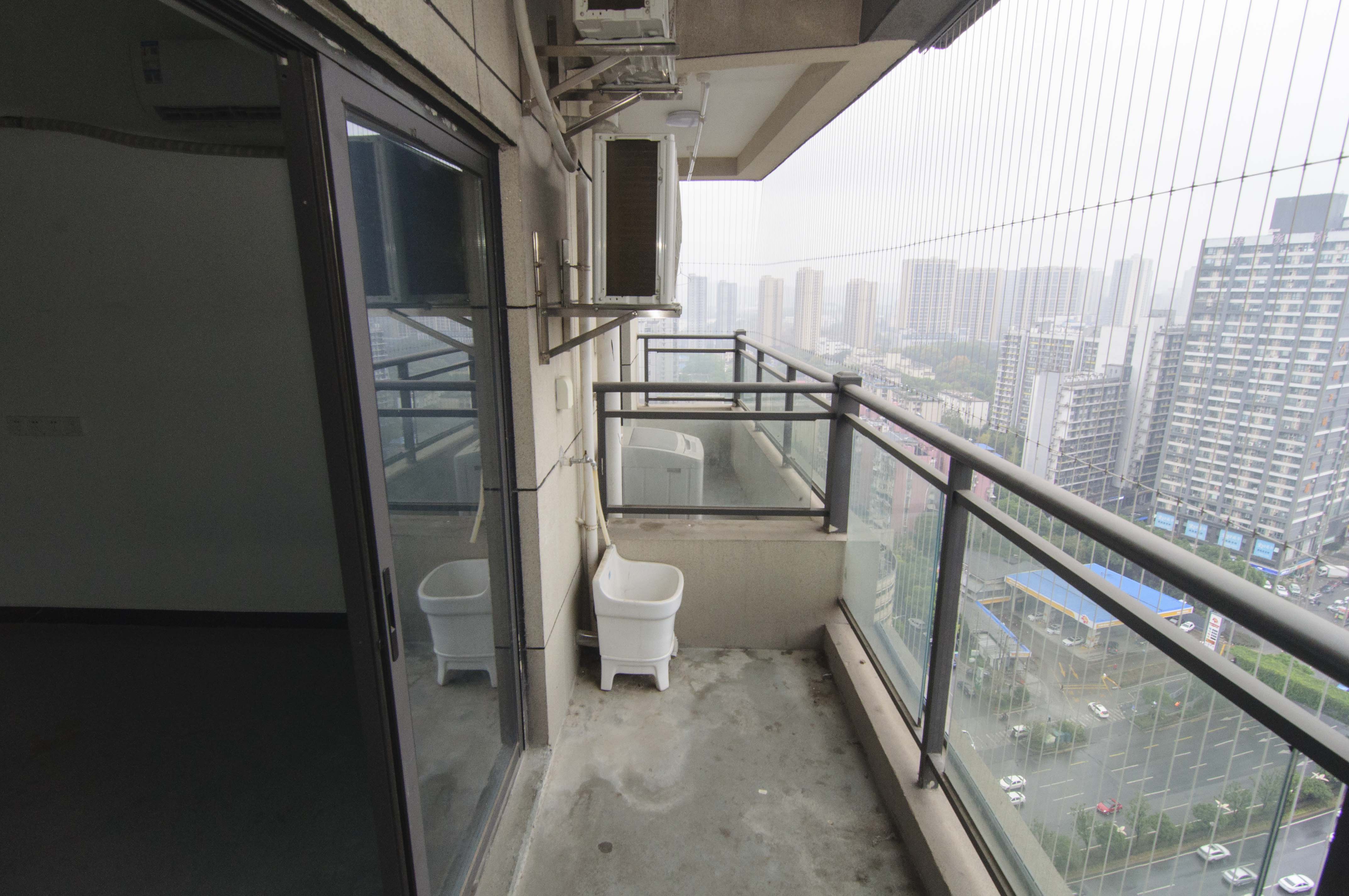 華銀南苑融域  4室2廳2衛(wèi)    180.0萬其他