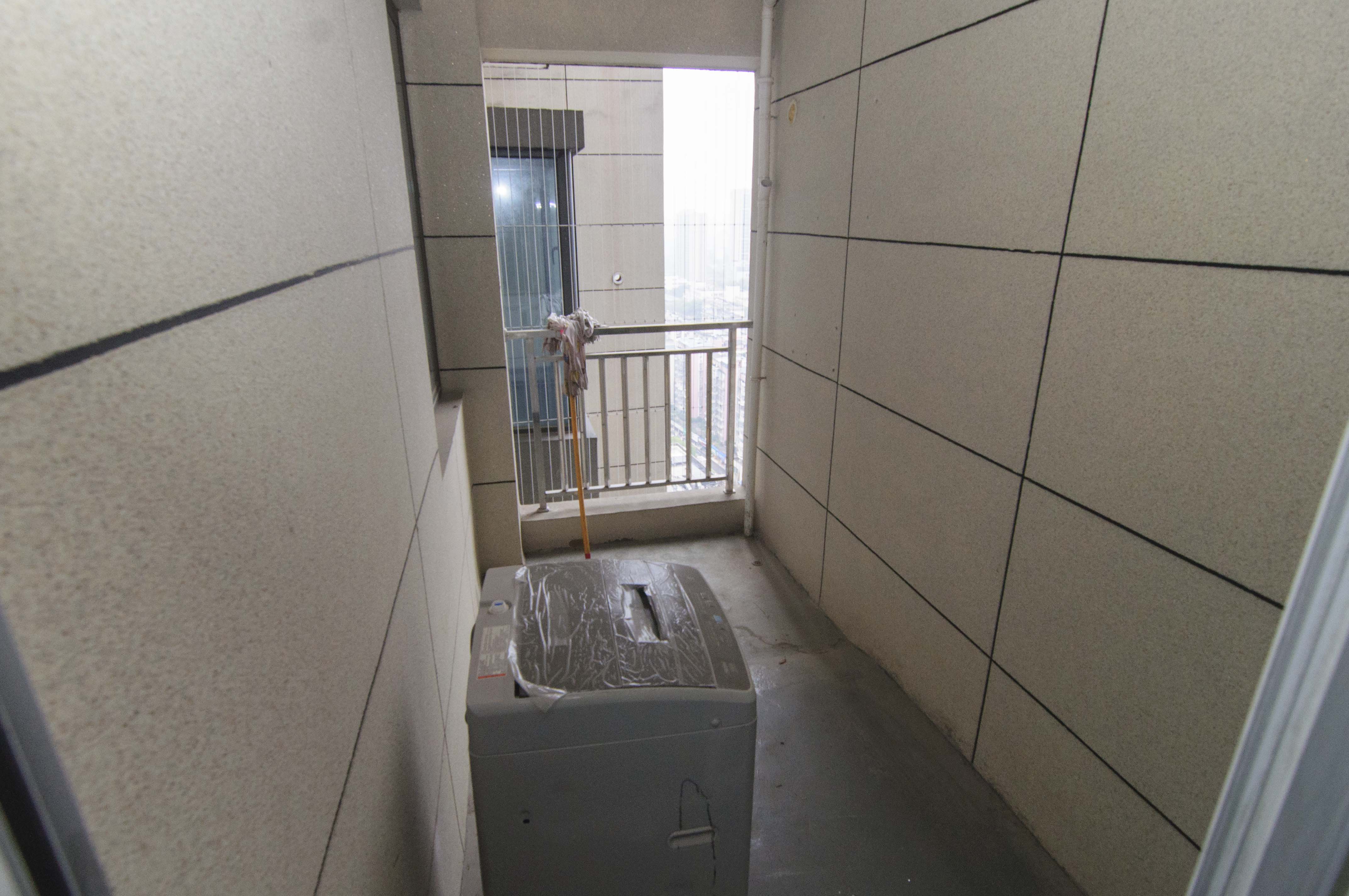 華銀南苑融域  4室2廳2衛(wèi)    180.0萬其他