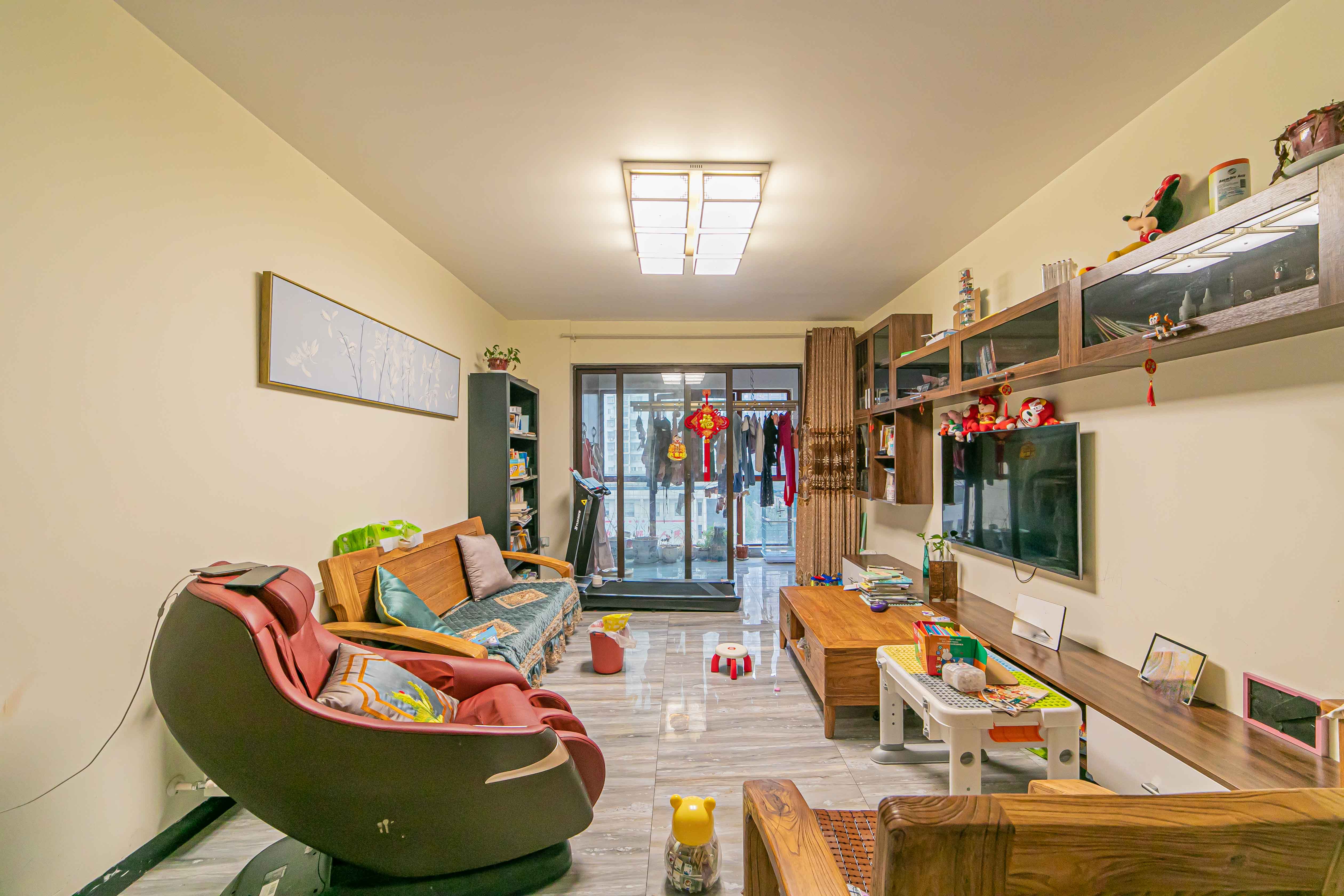 华润五彩城 3室2厅1卫 73.80万 华润五彩城 3室2厅1卫 73.80万客厅