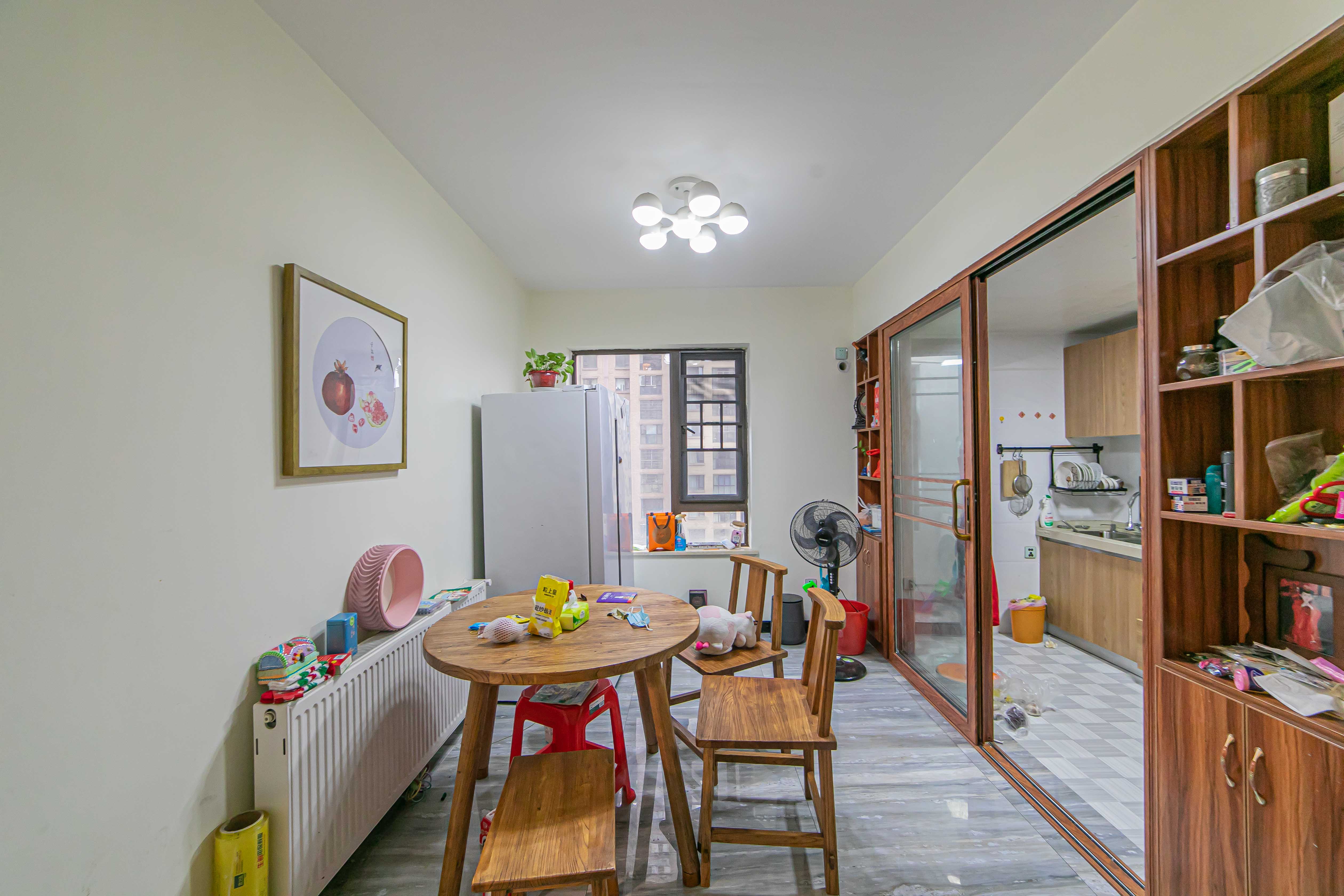 华润五彩城 3室2厅1卫 73.80万 华润五彩城 3室2厅1卫 73.80万客厅