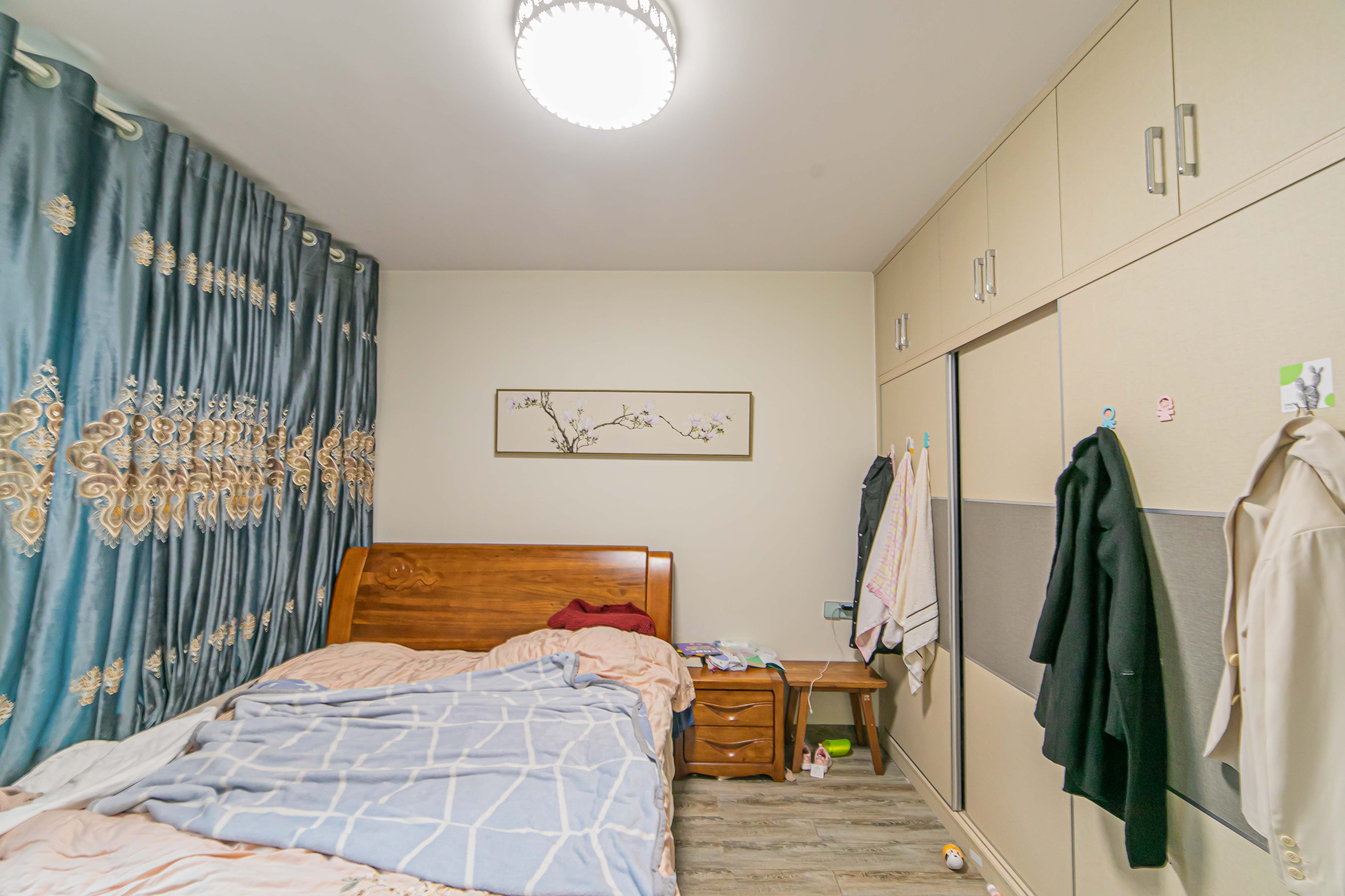 华润五彩城 3室2厅1卫 73.80万 华润五彩城 3室2厅1卫 73.80万卧室