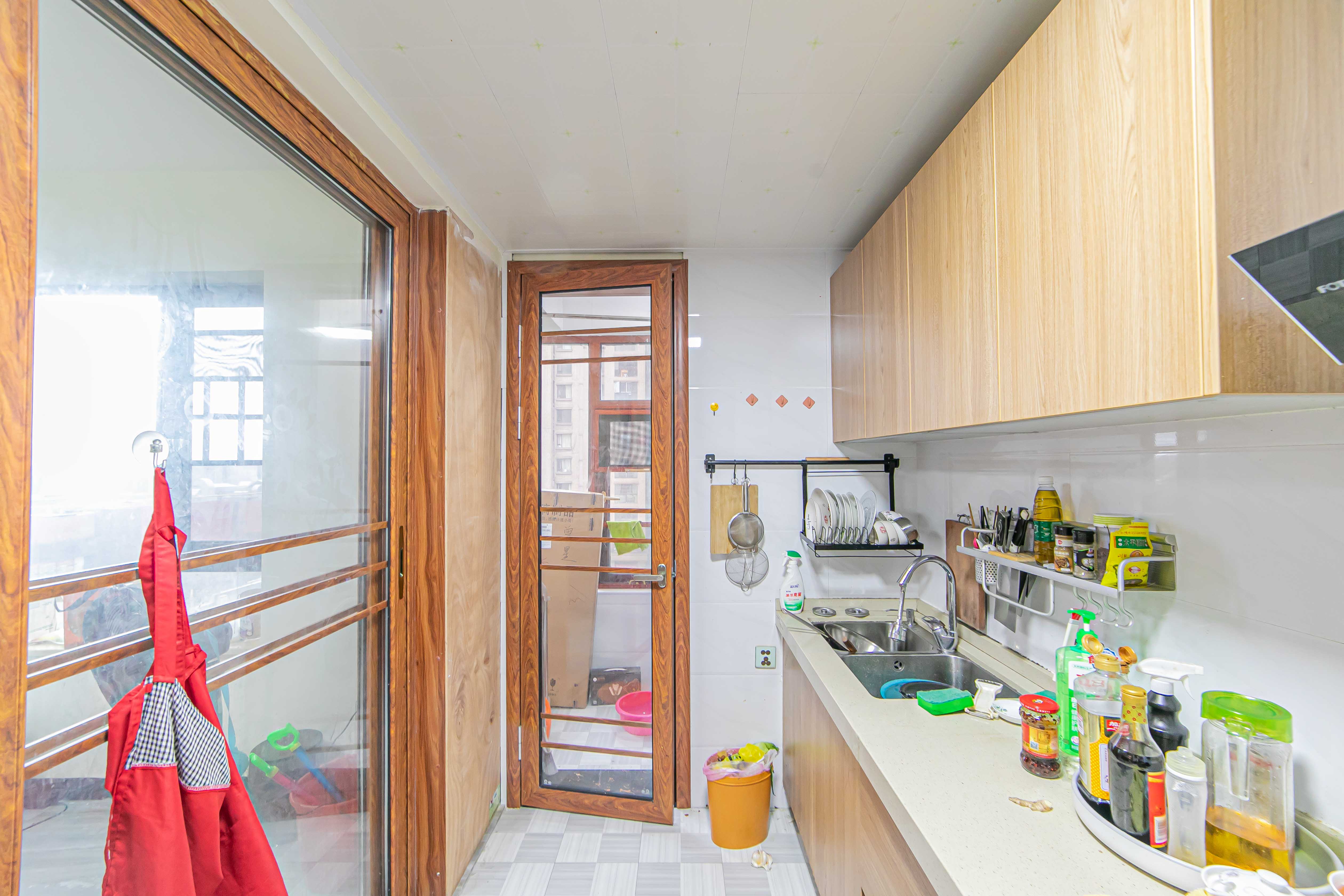 华润五彩城 3室2厅1卫 73.80万 华润五彩城 3室2厅1卫 73.80万厨房