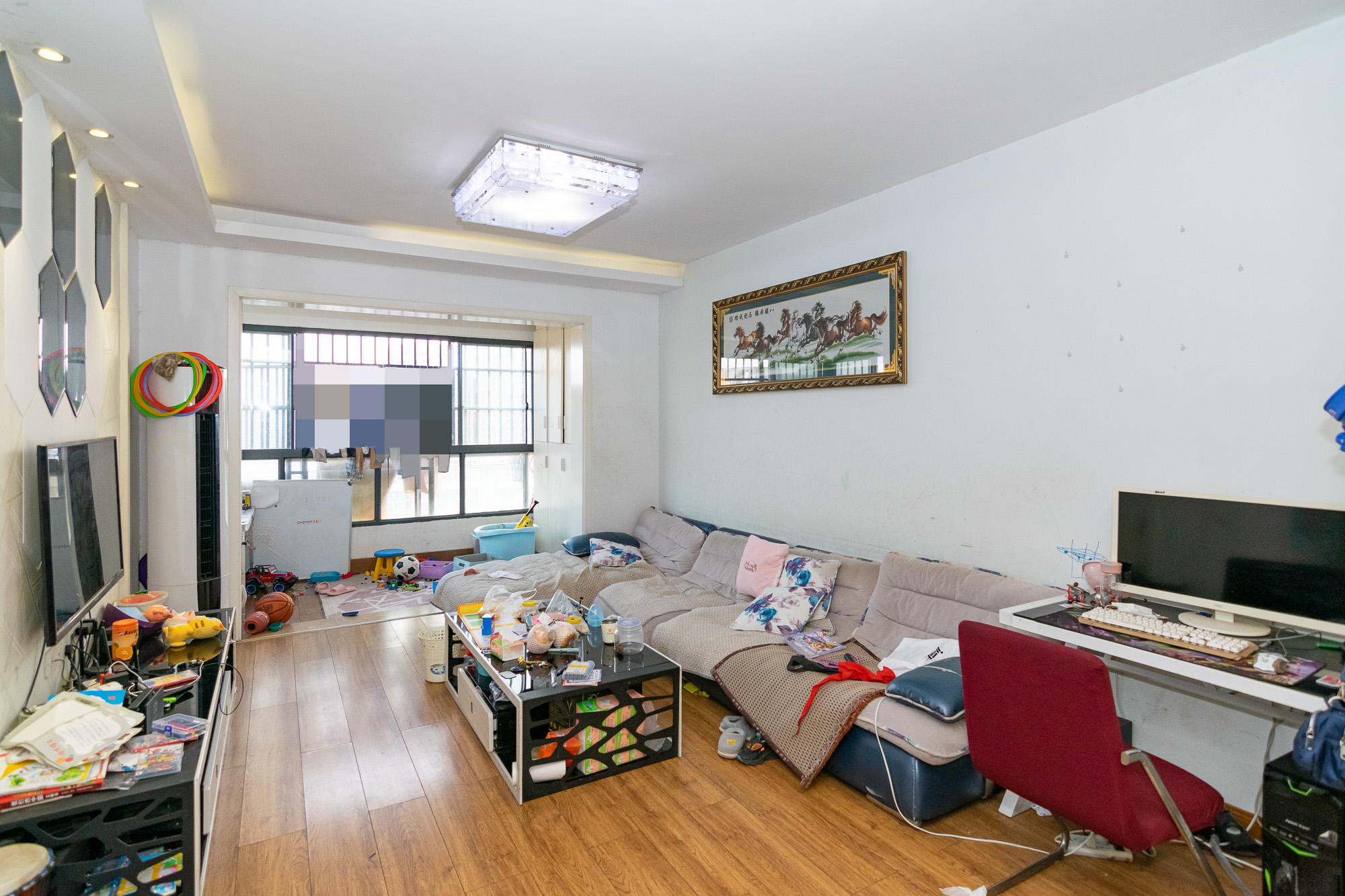 勤诚达新界 3室2厅1卫 98.3万 勤诚达新界 3室2厅1卫 98.3万客厅