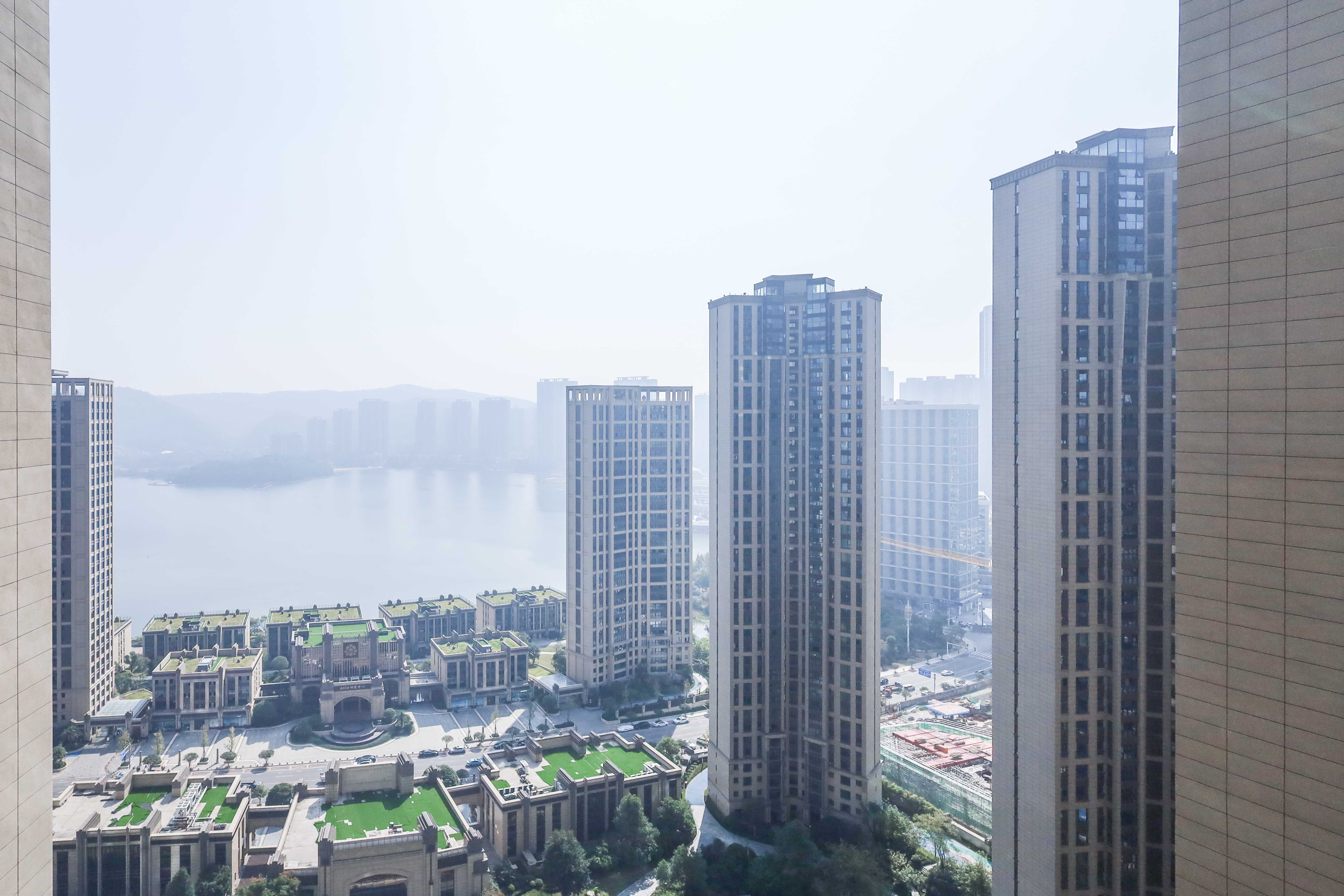 晟通牡丹舸  4室2厅2卫   576.00万阳台