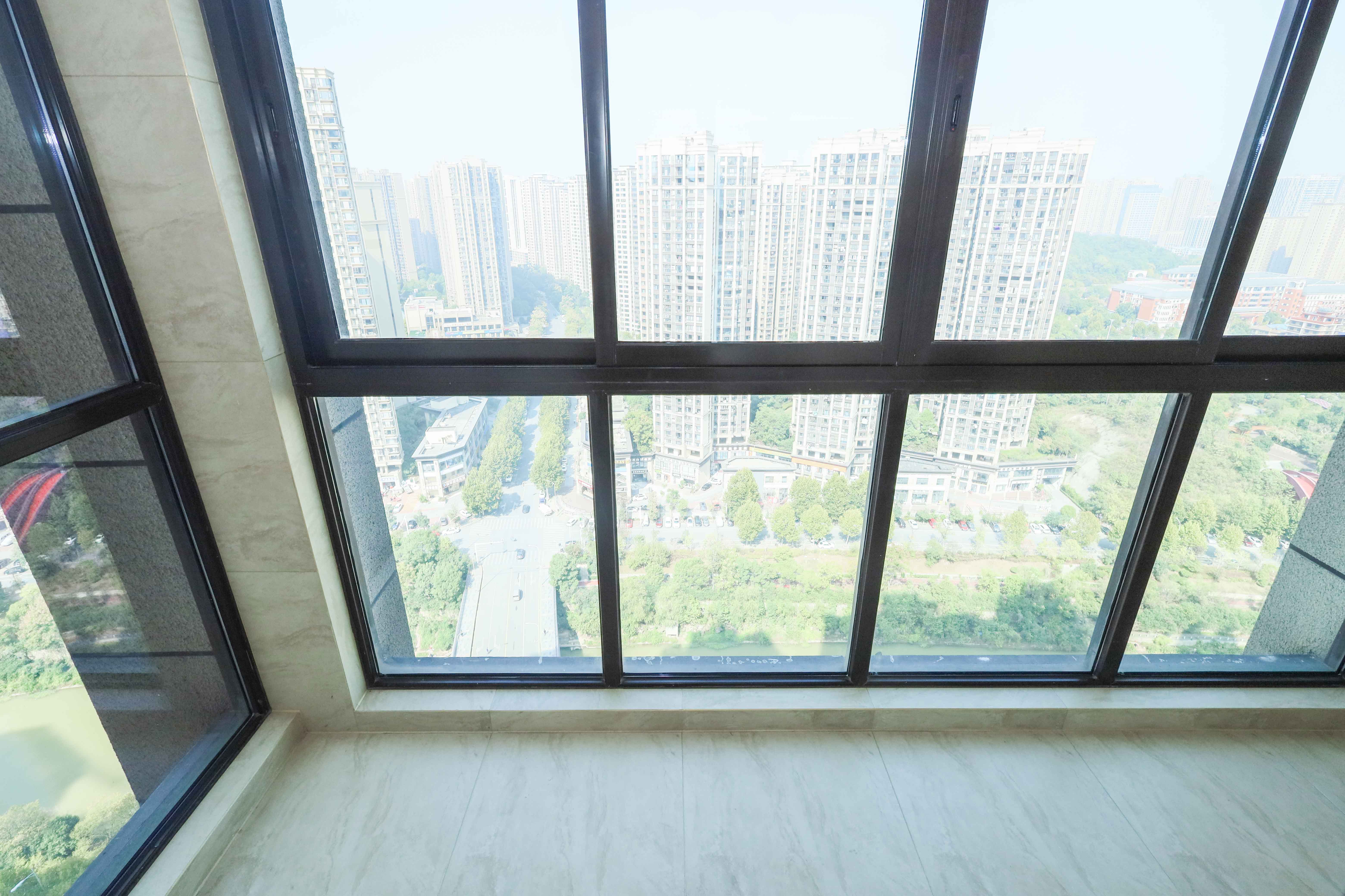 晟通牡丹舸  4室2厅2卫   576.00万阳台