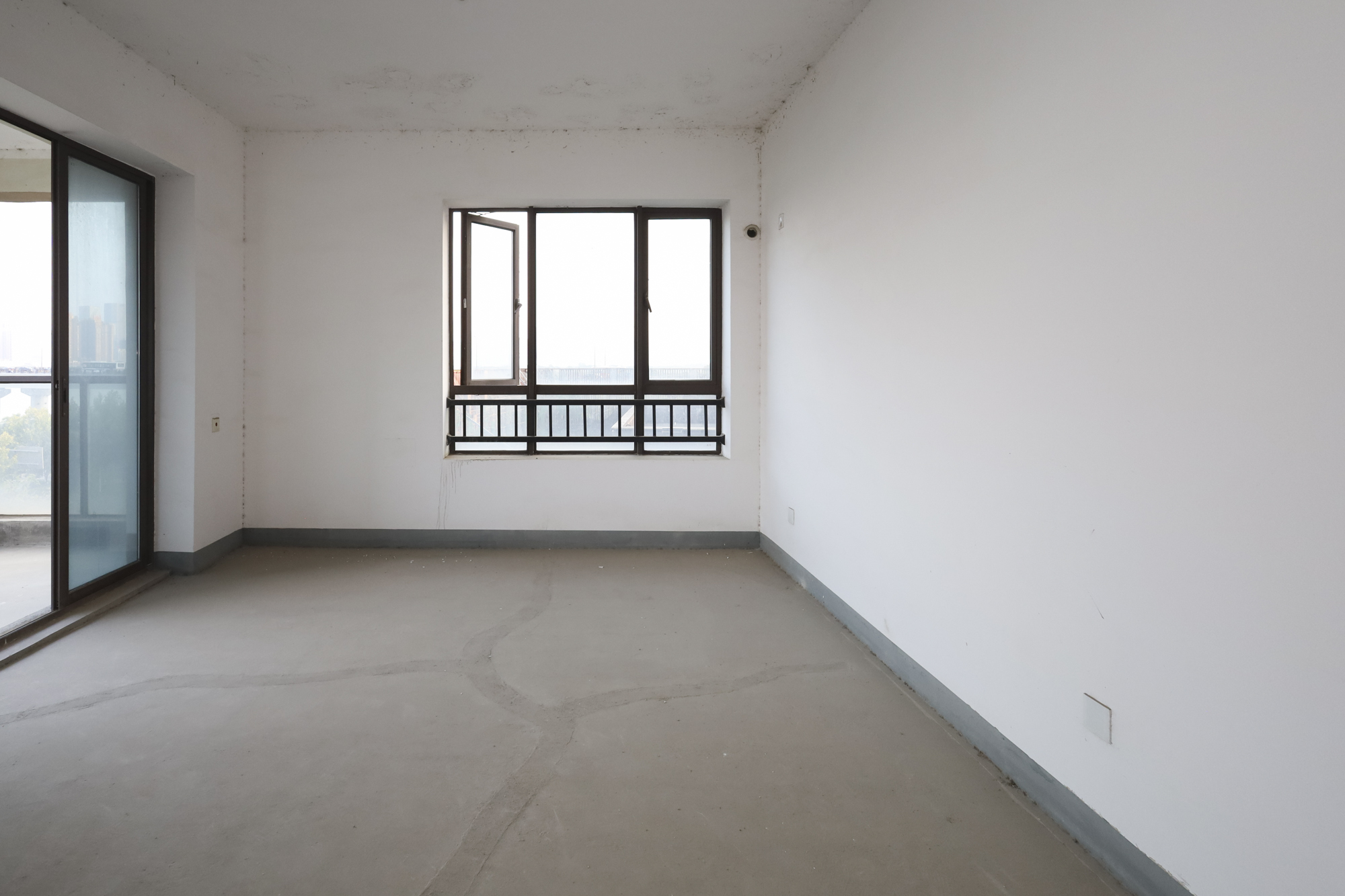 世茂外滩里(世茂铂翠湾三期)  4室2厅2卫    502.0万 世茂外滩里(世茂铂翠湾三期)  4室2厅2卫    502.0万卧室