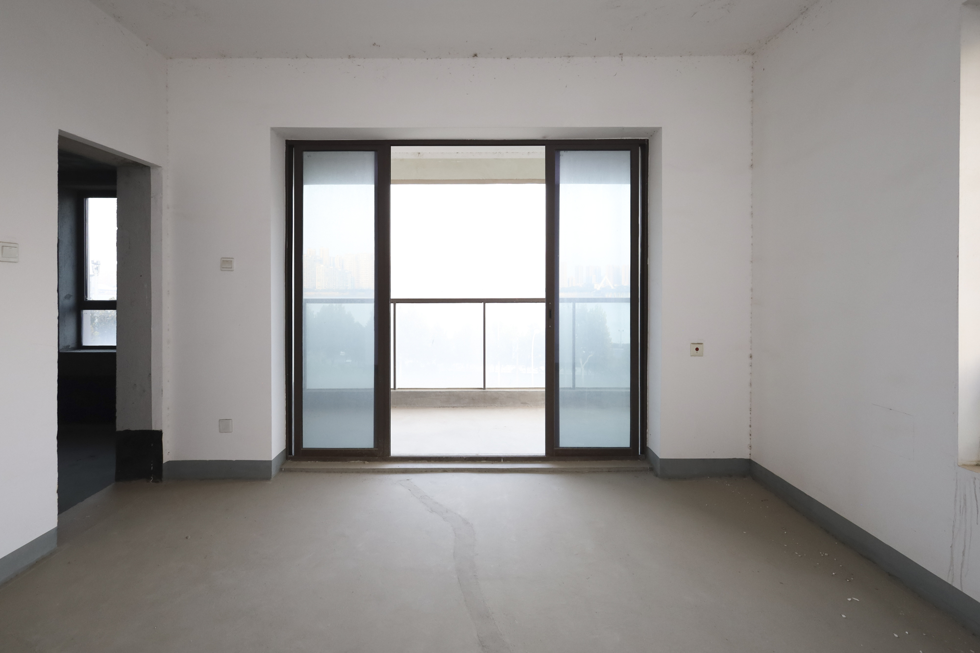 世茂外滩里(世茂铂翠湾三期)  4室2厅2卫    502.0万 世茂外滩里(世茂铂翠湾三期)  4室2厅2卫    502.0万卧室