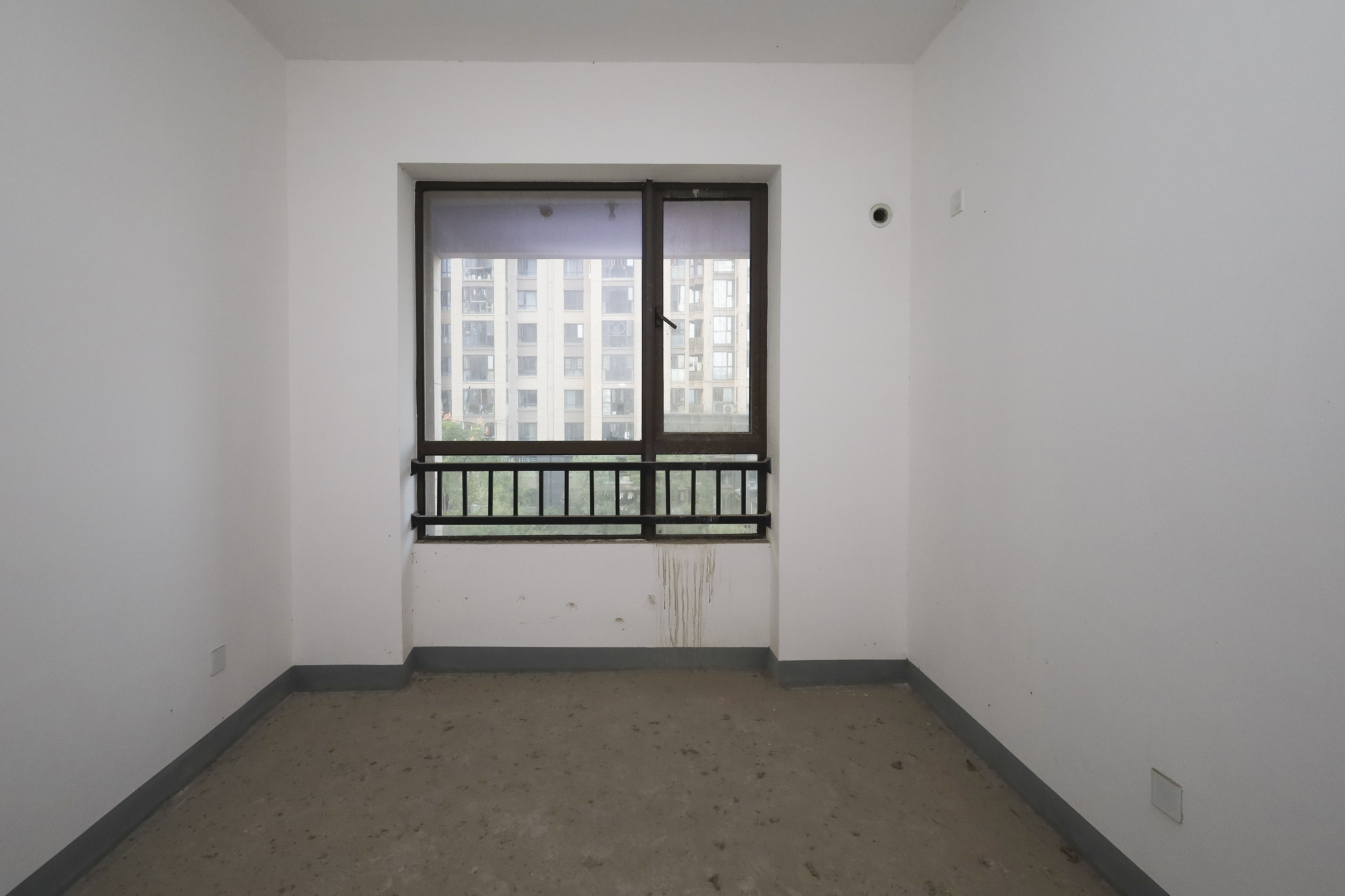 世茂外滩里(世茂铂翠湾三期)  4室2厅2卫    502.0万 世茂外滩里(世茂铂翠湾三期)  4室2厅2卫    502.0万卧室