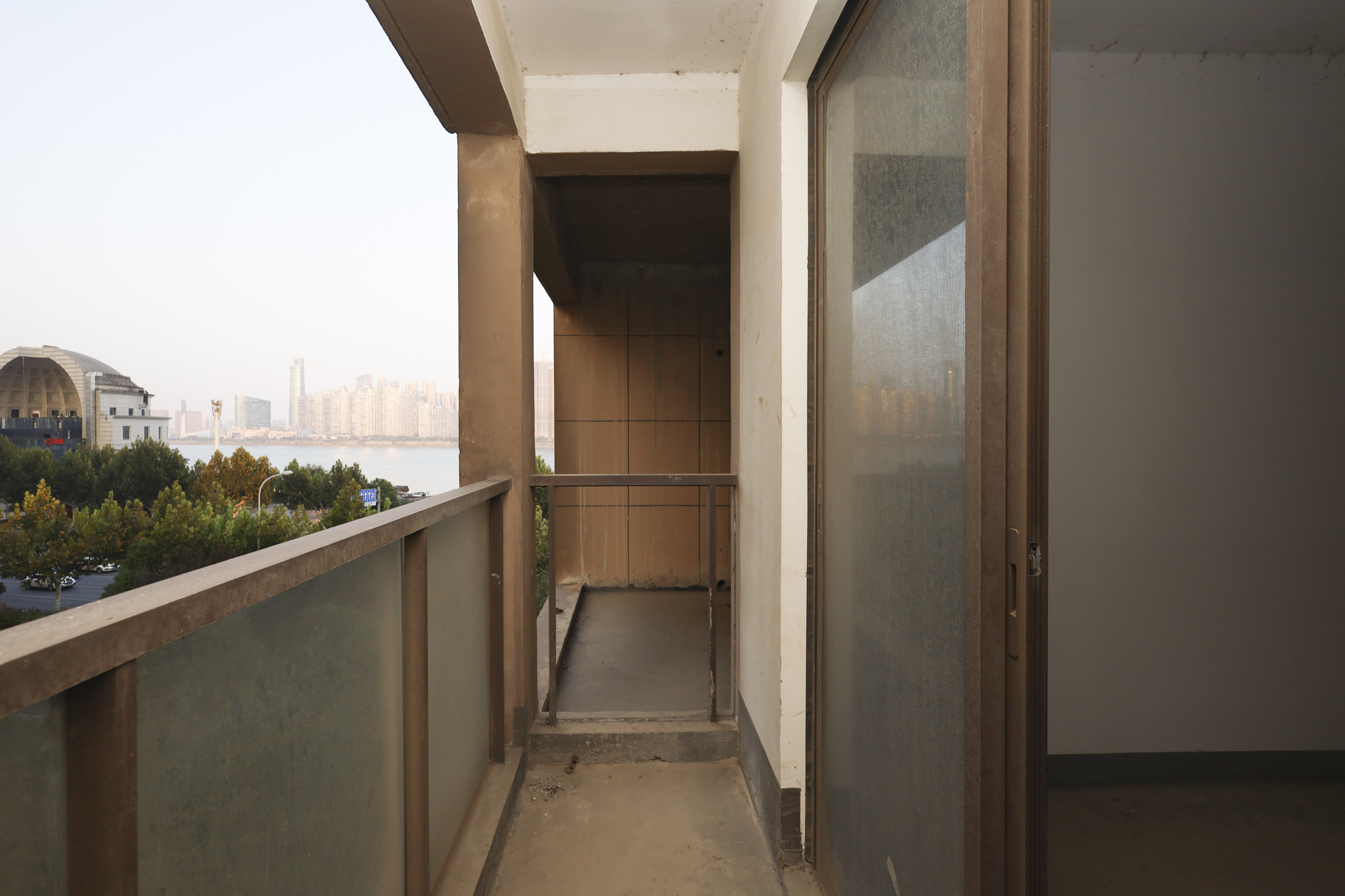 世茂外滩里(世茂铂翠湾三期)  4室2厅2卫    502.0万 世茂外滩里(世茂铂翠湾三期)  4室2厅2卫    502.0万阳台