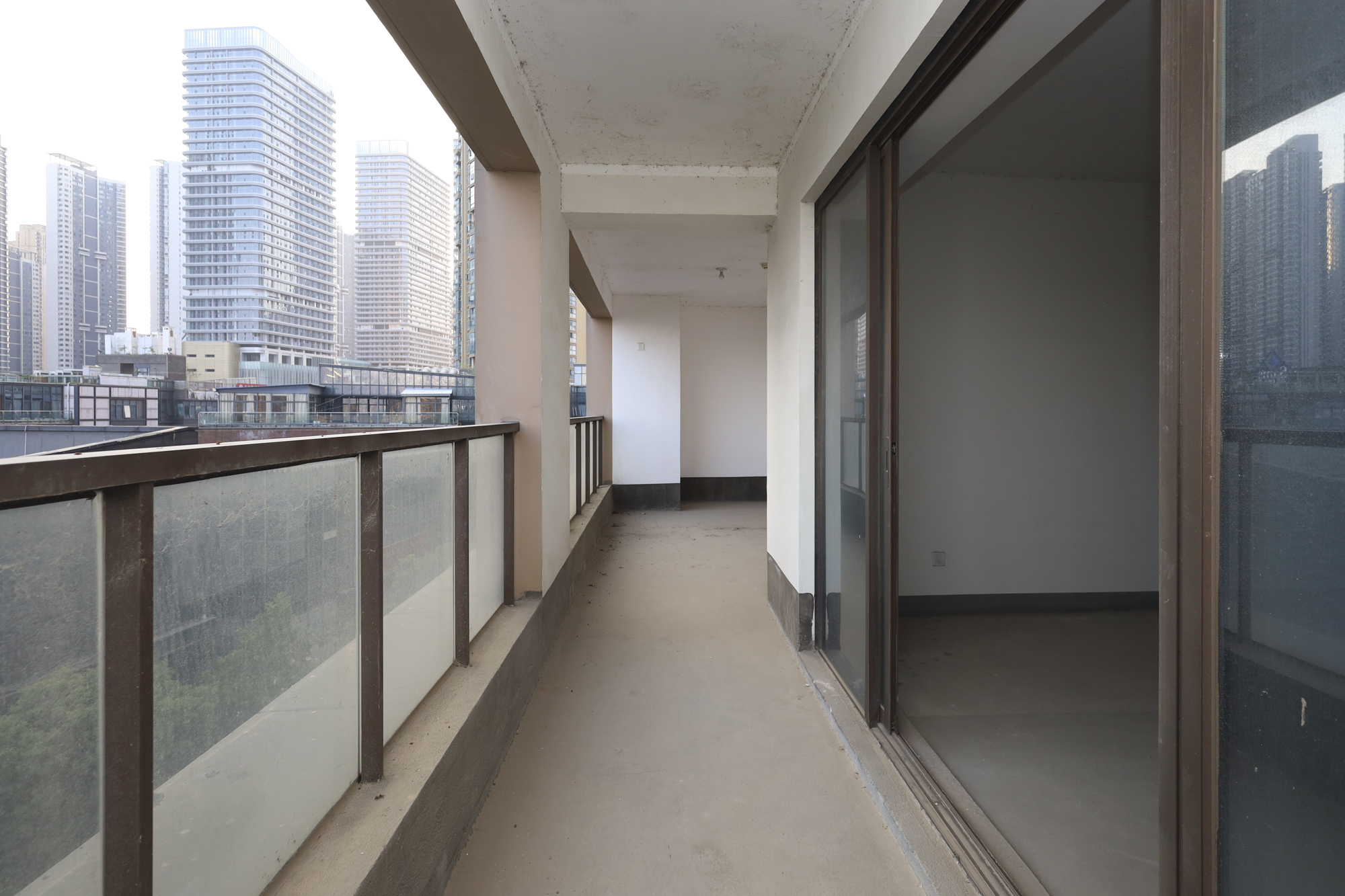 世茂外滩里(世茂铂翠湾三期)  4室2厅2卫    502.0万 世茂外滩里(世茂铂翠湾三期)  4室2厅2卫    502.0万阳台