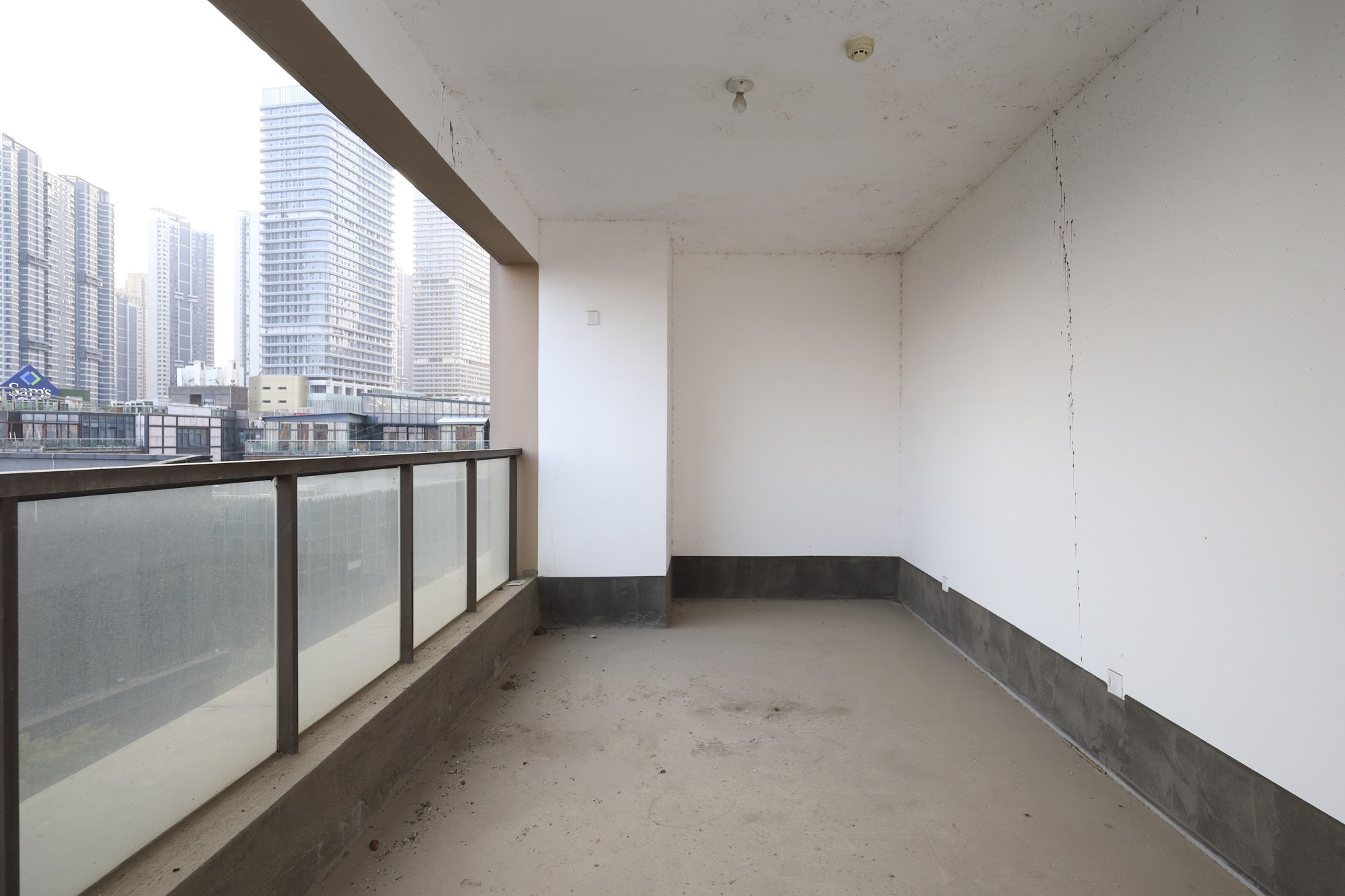 世茂外滩里(世茂铂翠湾三期)  4室2厅2卫    502.0万 世茂外滩里(世茂铂翠湾三期)  4室2厅2卫    502.0万阳台