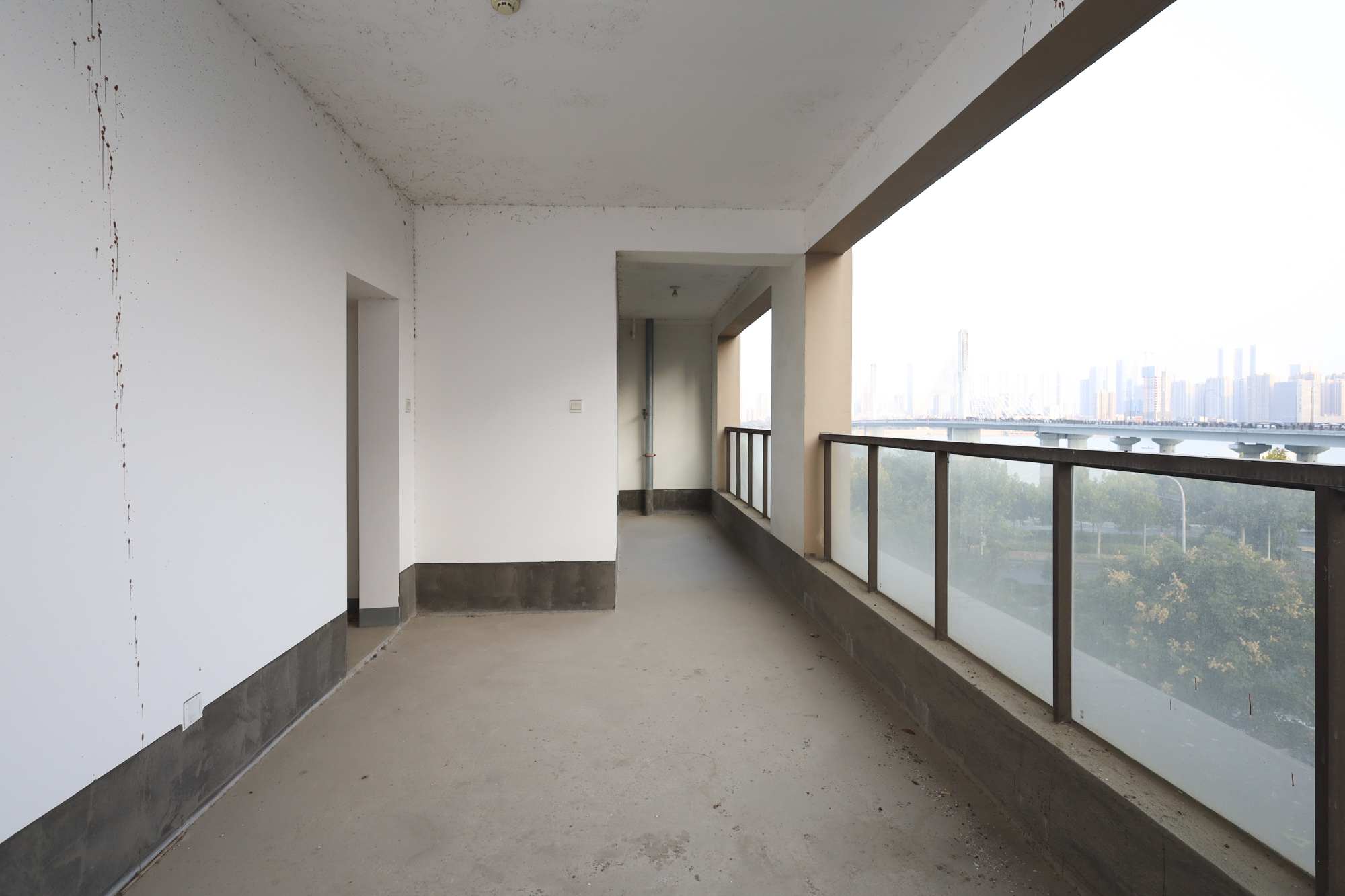 世茂外滩里(世茂铂翠湾三期)  4室2厅2卫    502.0万 世茂外滩里(世茂铂翠湾三期)  4室2厅2卫    502.0万阳台