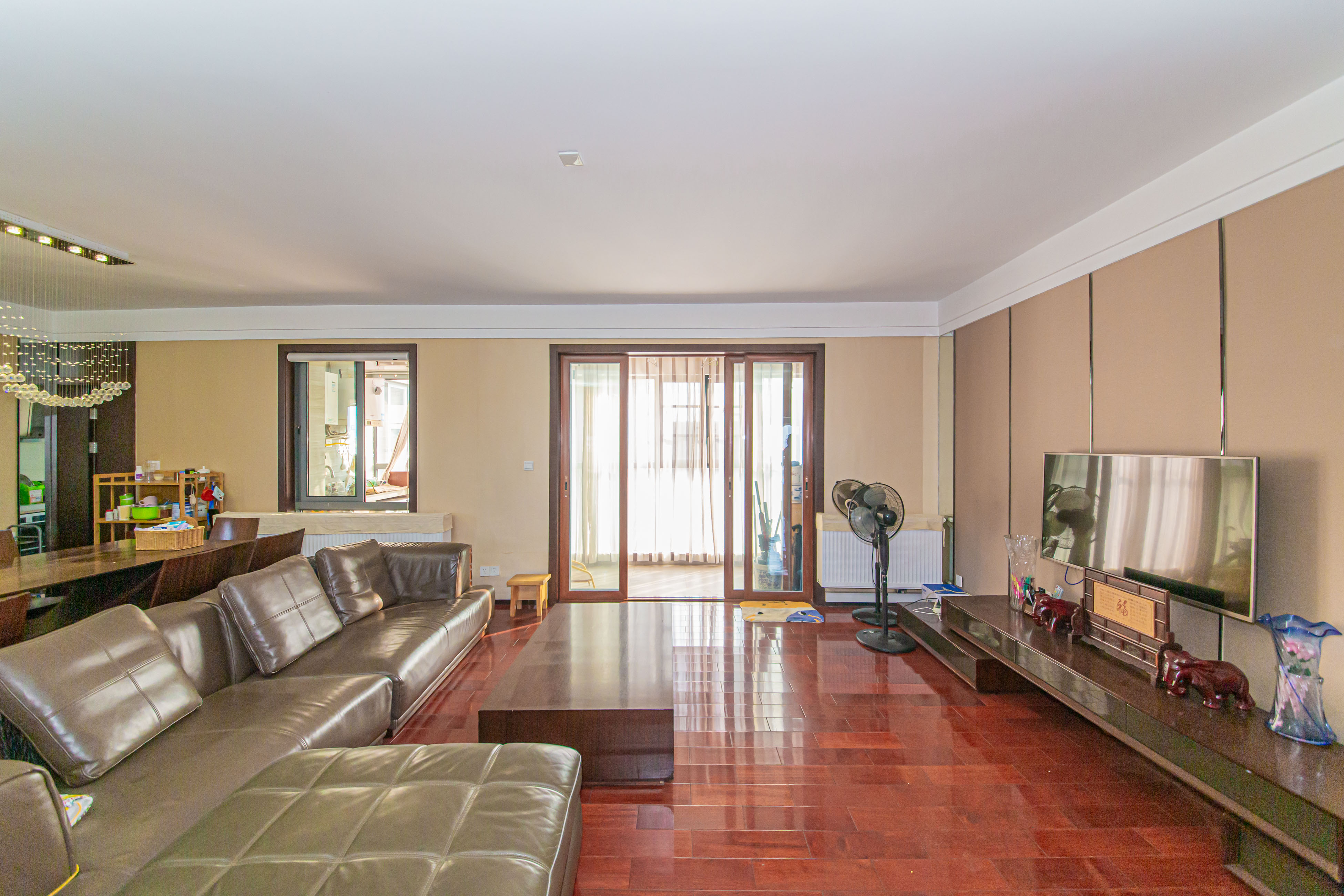 鑫远御文台一期  4室2厅2卫    165.0万客厅