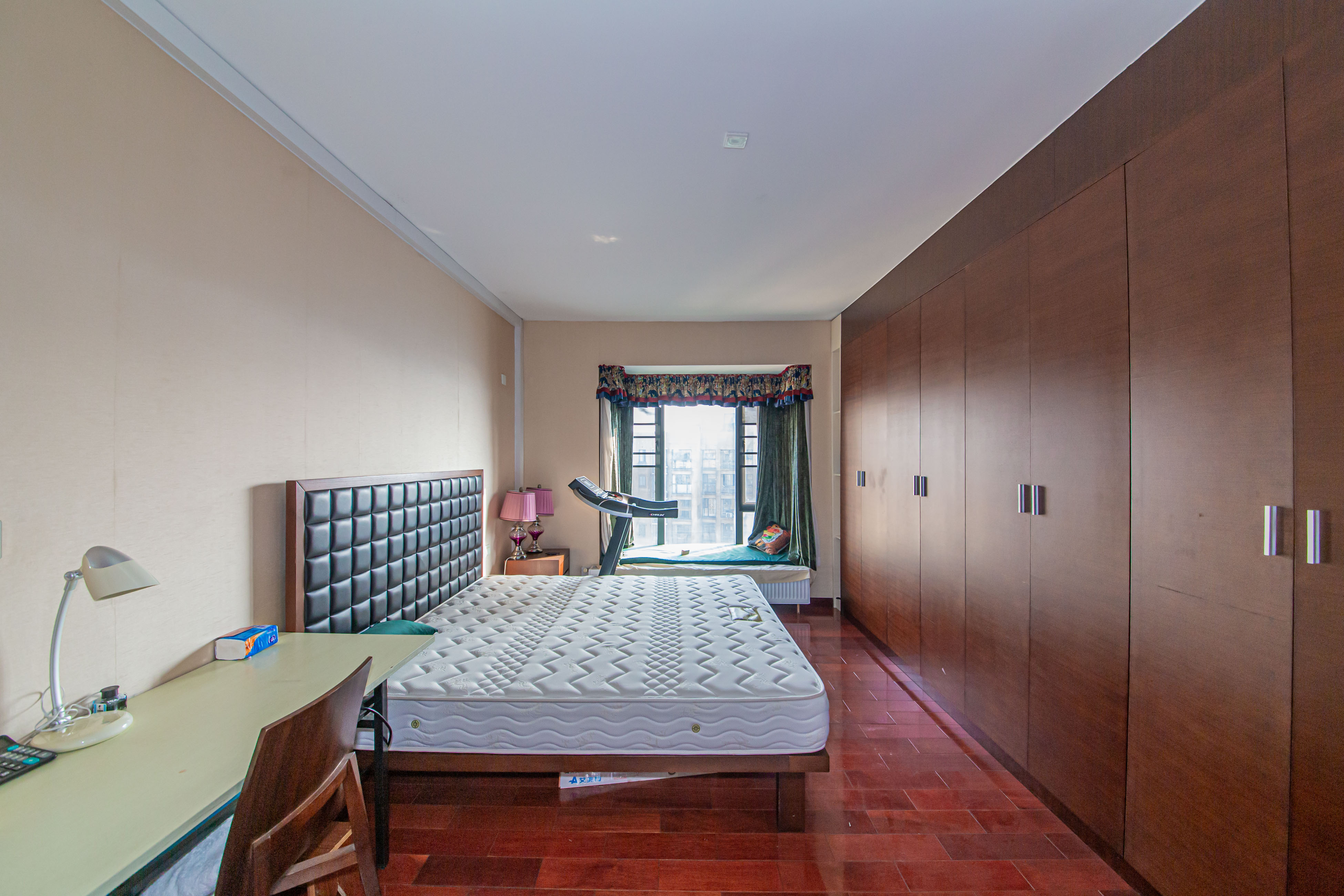 鑫远御文台一期  4室2厅2卫    165.0万卧室