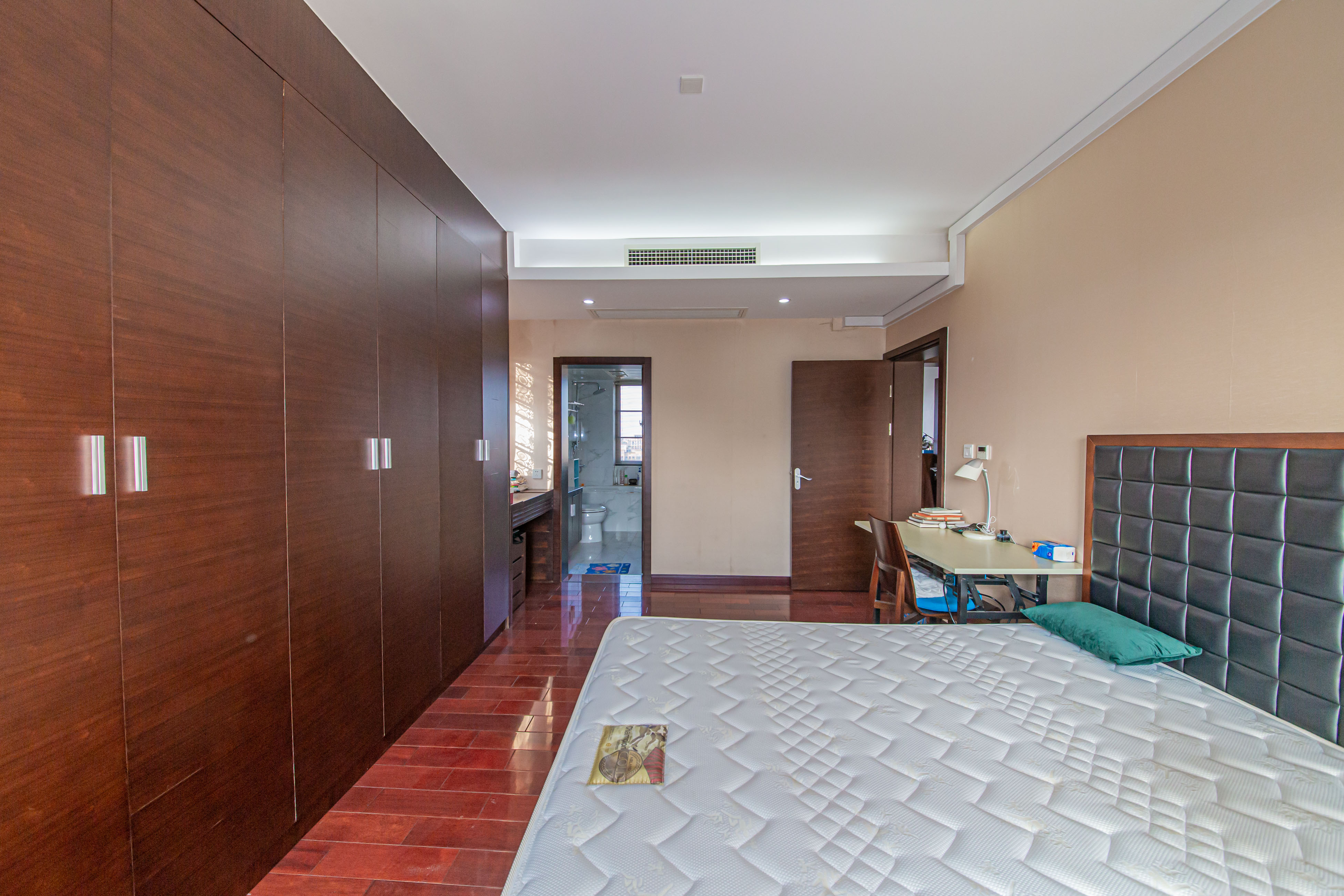 鑫远御文台一期  4室2厅2卫    165.0万卧室