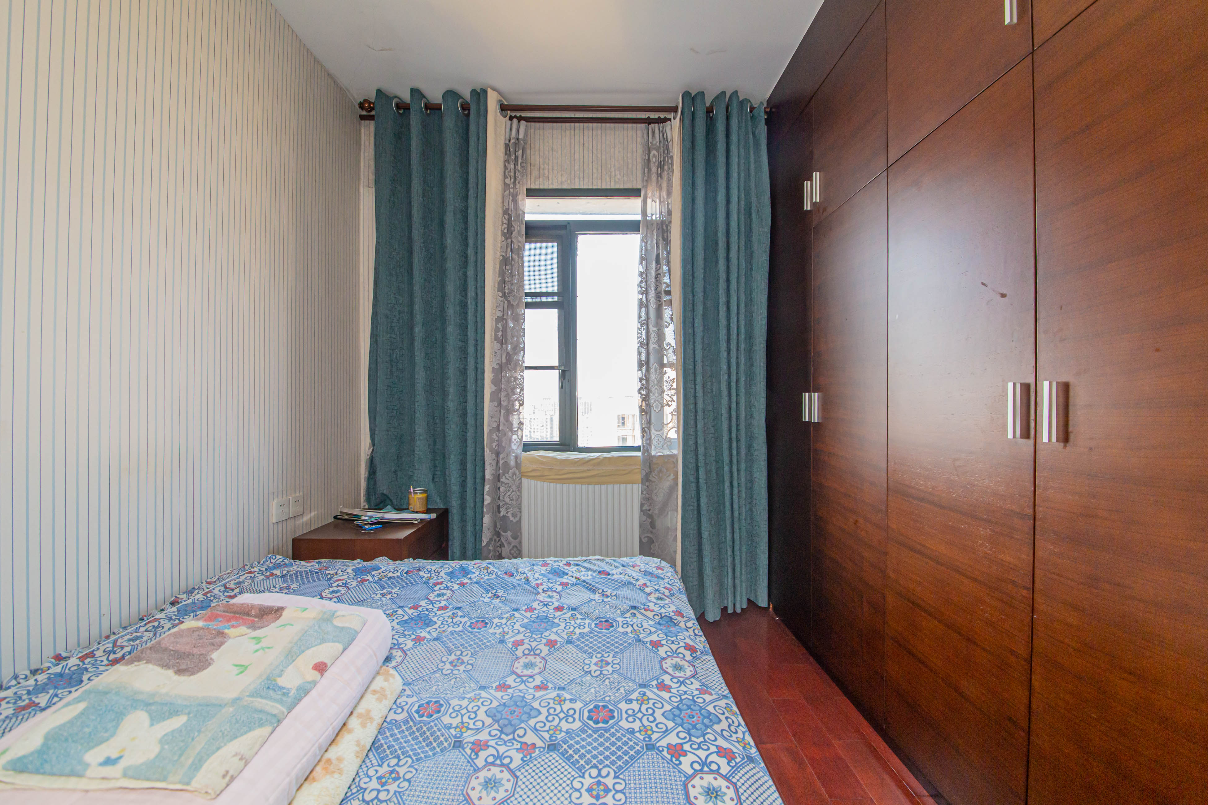 鑫远御文台一期  4室2厅2卫    165.0万卧室