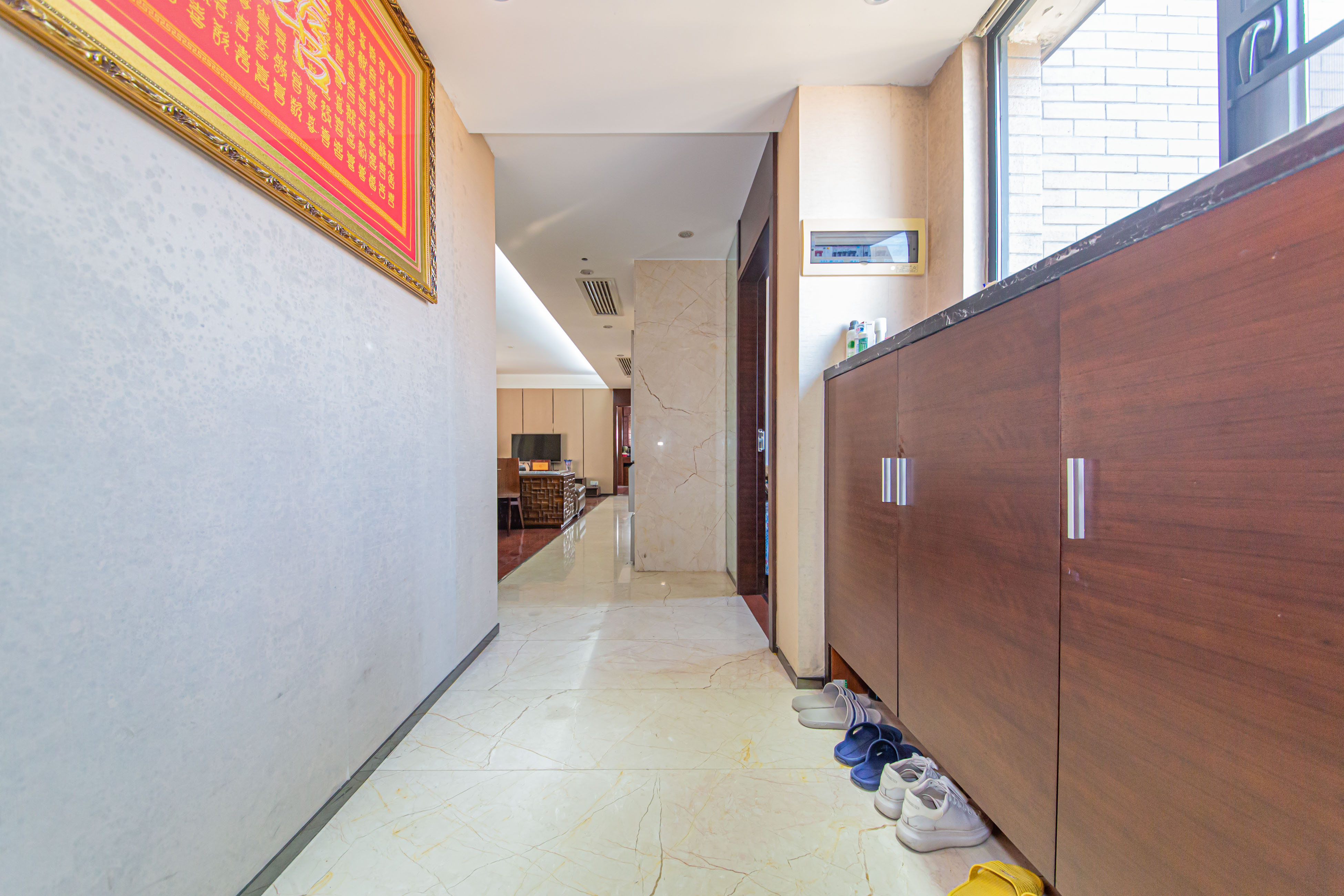 鑫远御文台一期  4室2厅2卫    165.0万阳台