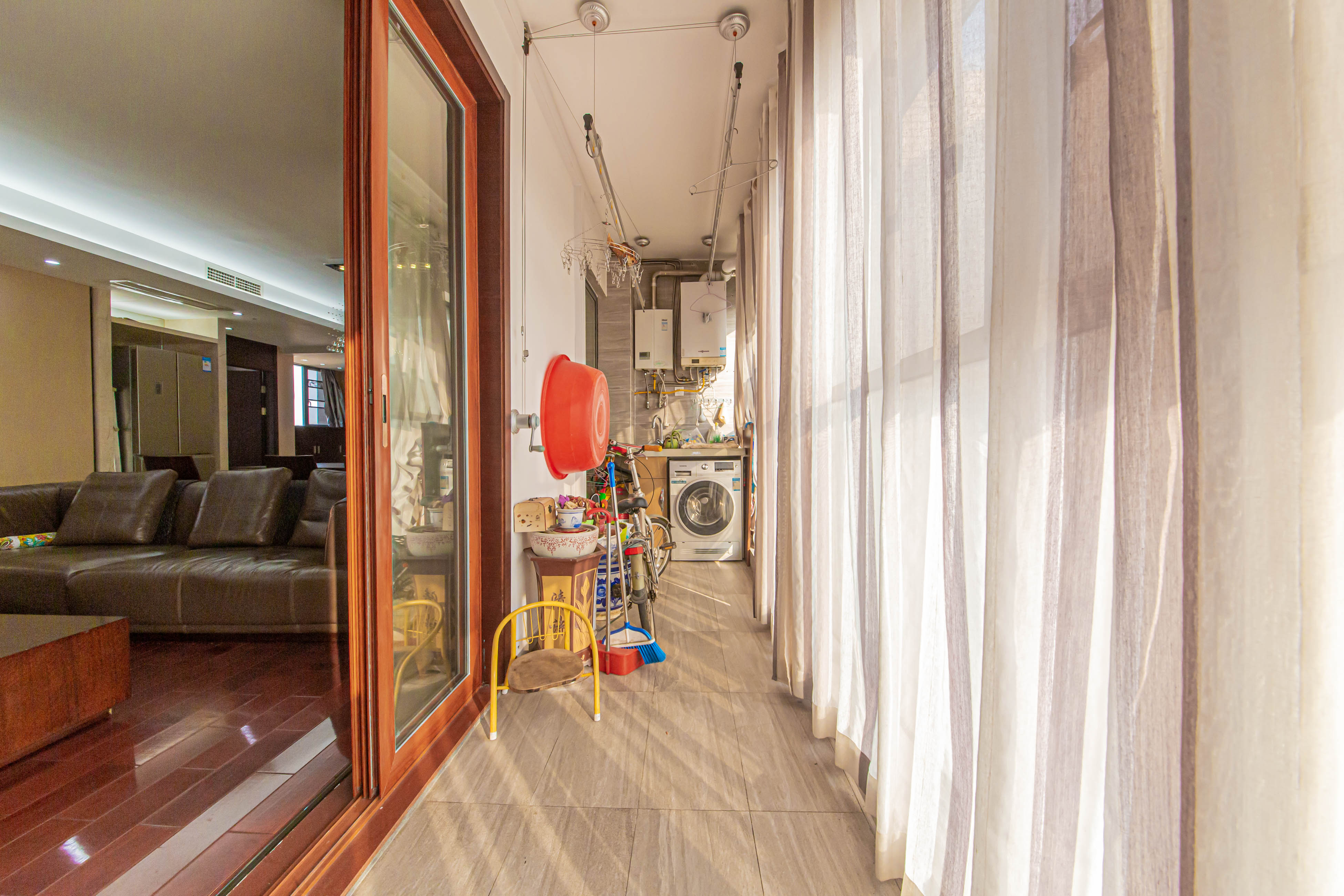 鑫远御文台一期  4室2厅2卫    165.0万阳台