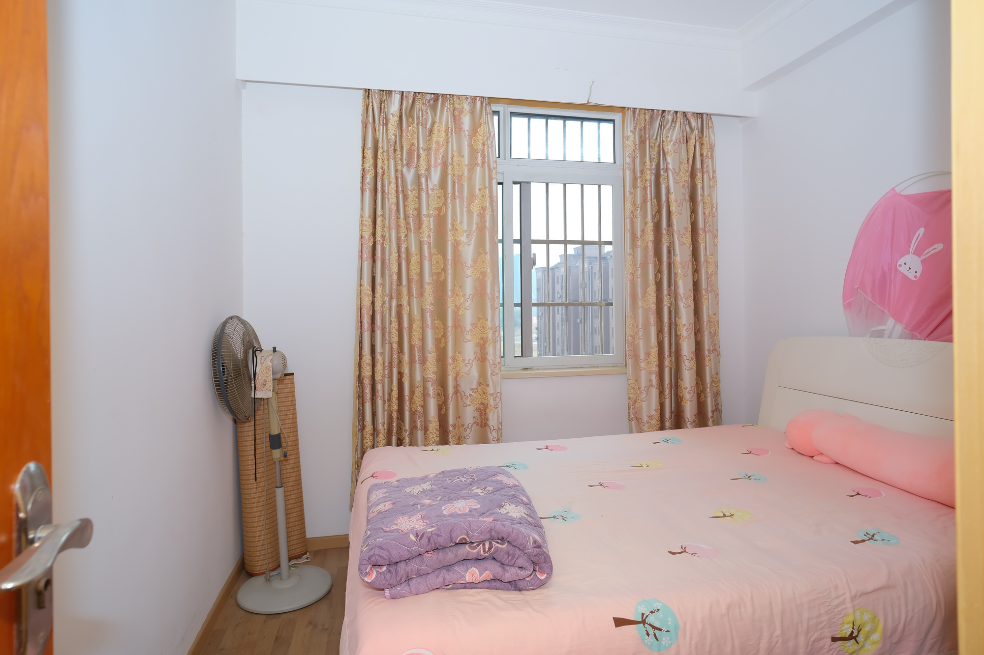 山水湾  3室2厅1卫    58.0万 山水湾  3室2厅1卫    58.0万卧室