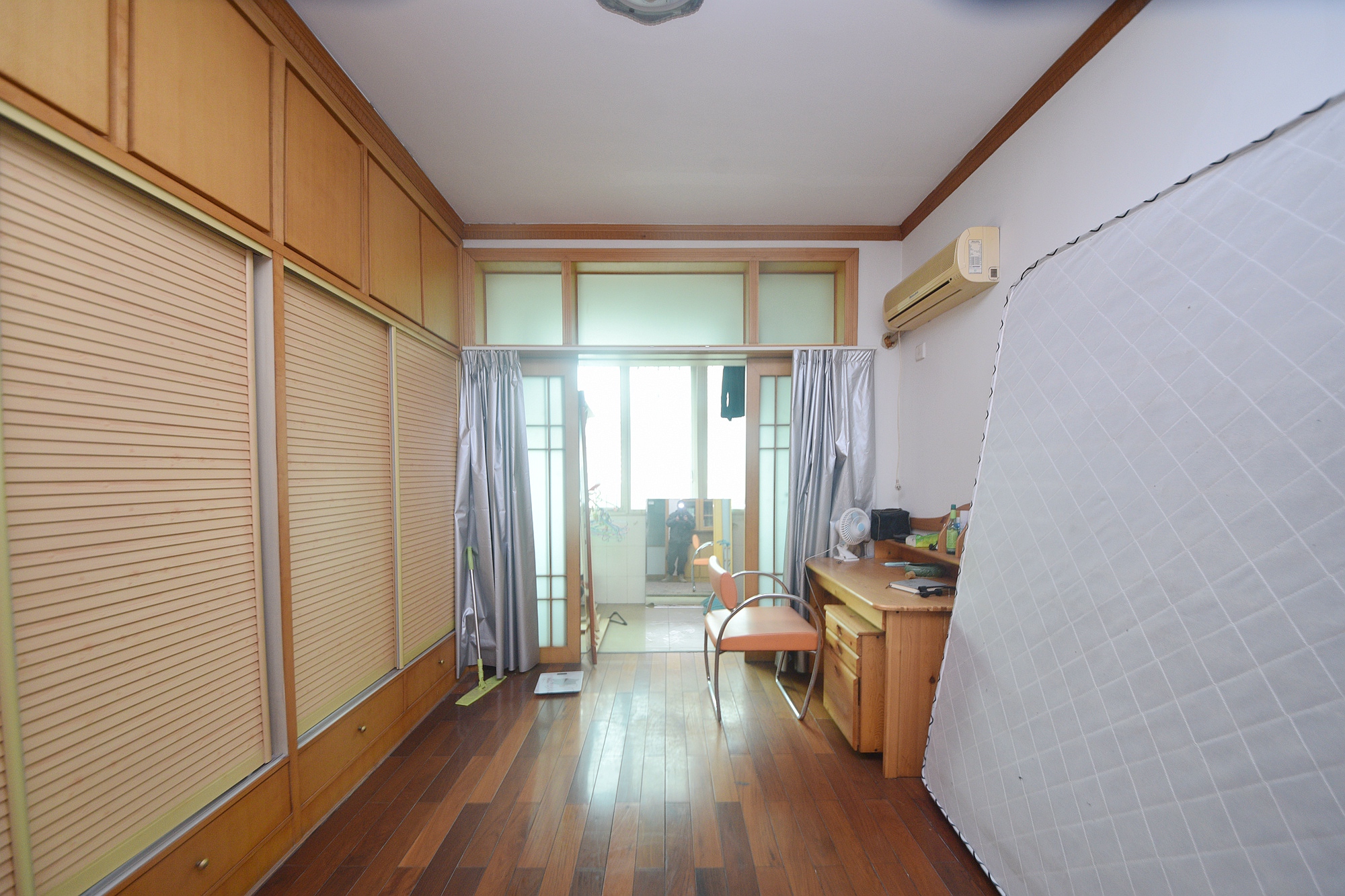 桔园小区1-8片  4室2厅1卫   108.00万卧室