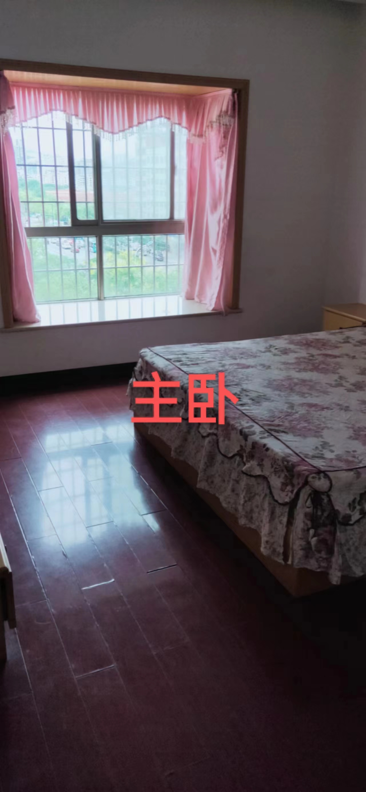 东方豪苑  3室2厅2卫   86.80万客厅