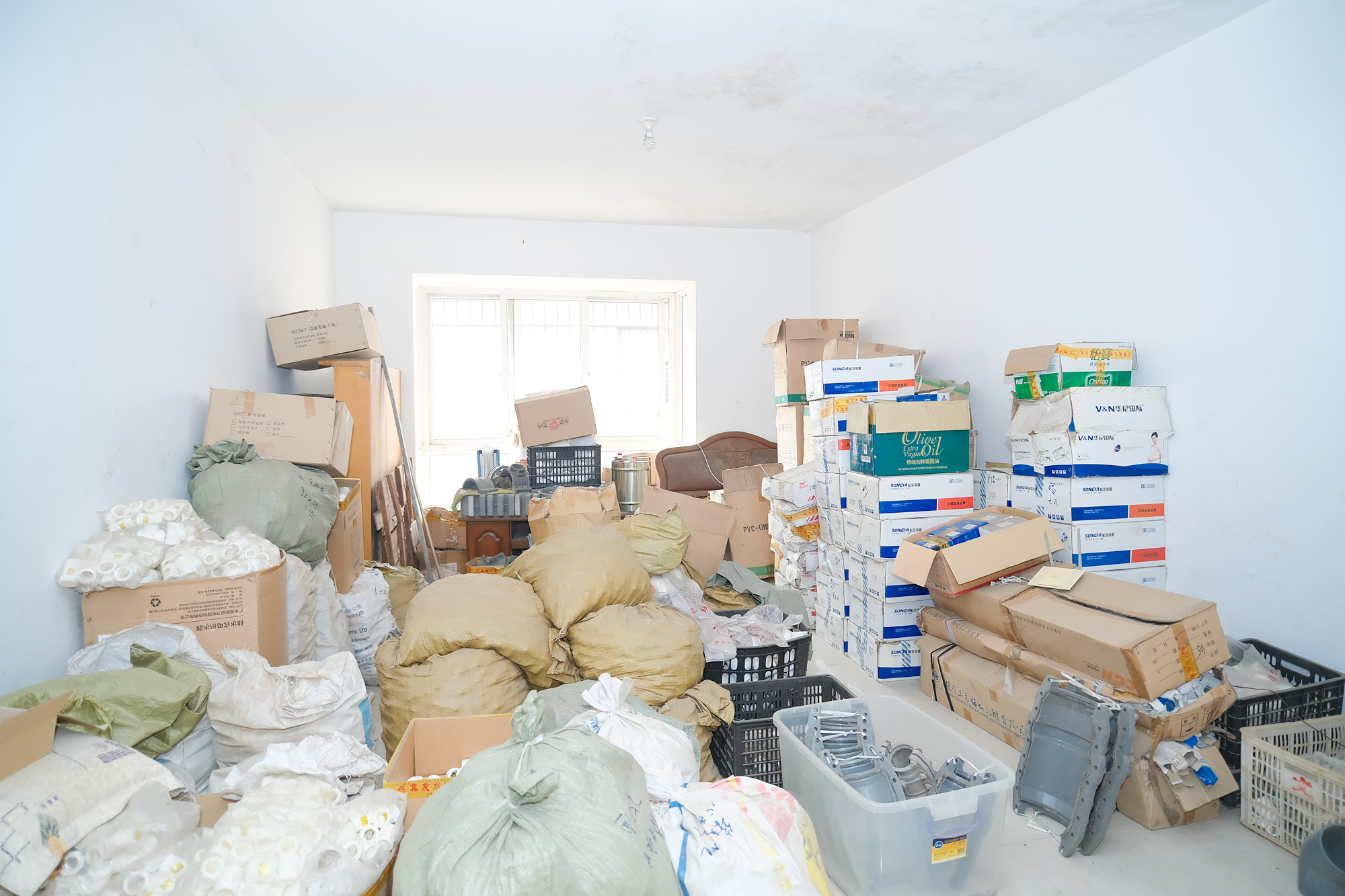 金鹰机电大市场 4室2厅2卫 48.8万 金鹰机电大市场 4室2厅2卫 48.8万客厅