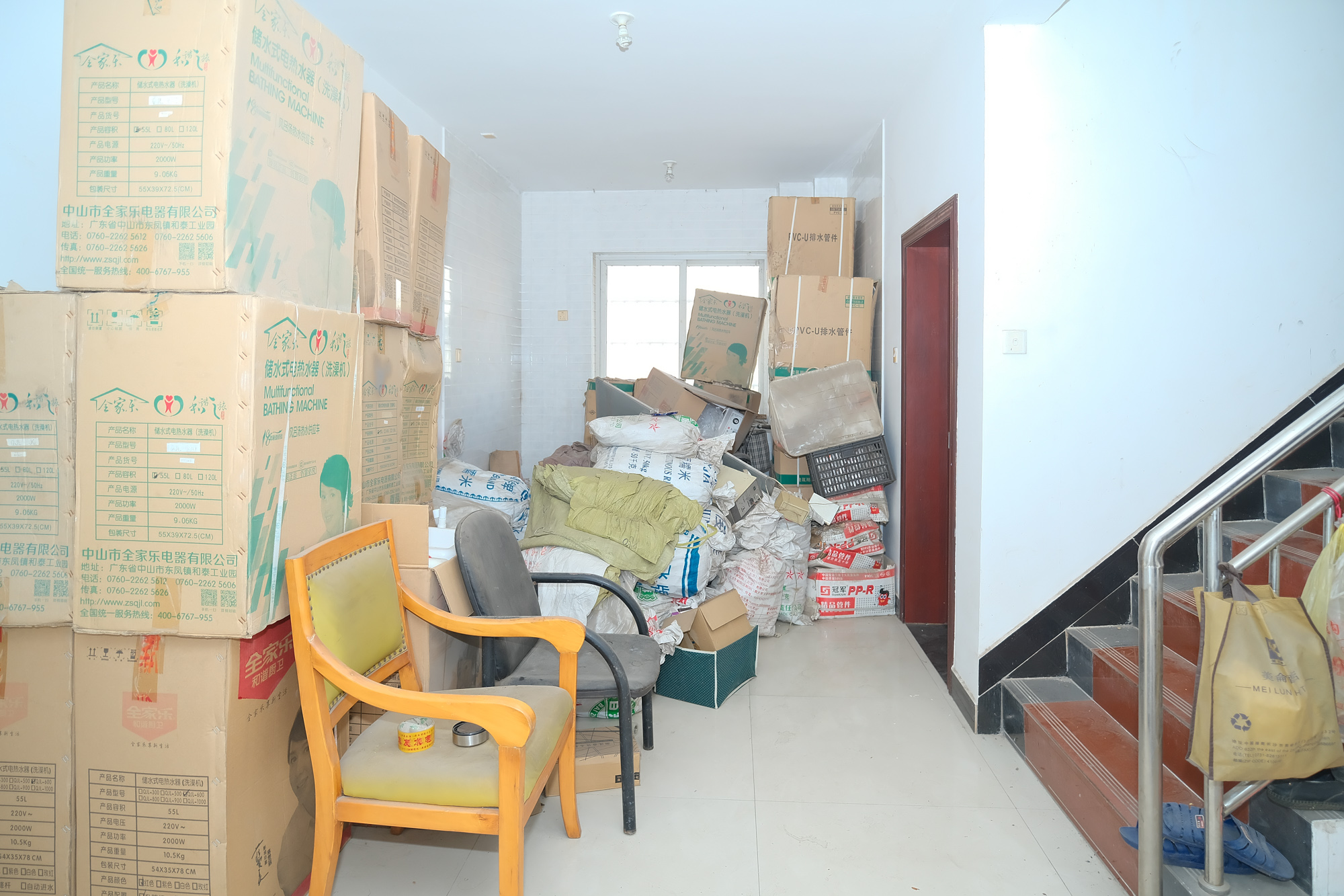 金鹰机电大市场 4室2厅2卫 48.8万 金鹰机电大市场 4室2厅2卫 48.8万客厅