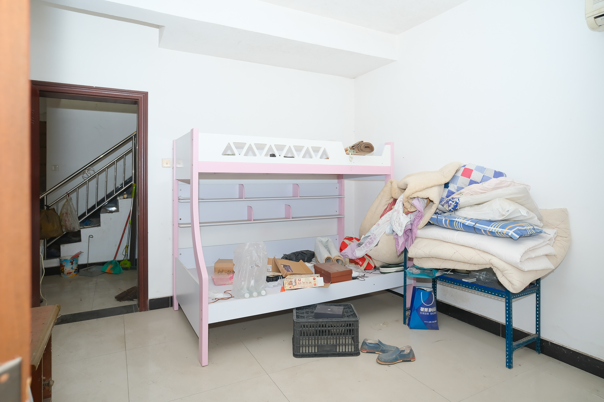 金鹰机电大市场 4室2厅2卫 48.8万 金鹰机电大市场 4室2厅2卫 48.8万卧室