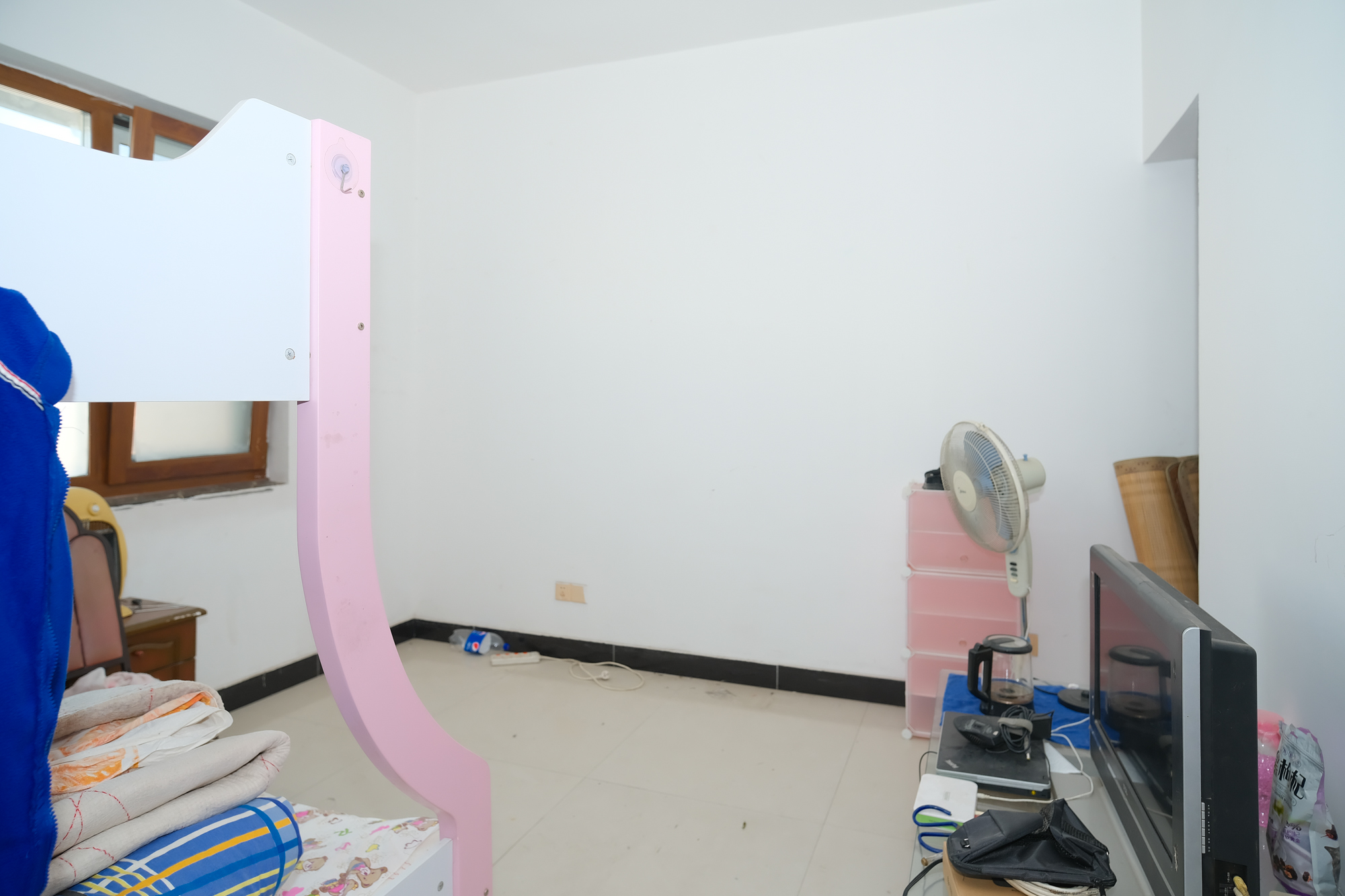 金鹰机电大市场 4室2厅2卫 48.8万 金鹰机电大市场 4室2厅2卫 48.8万卧室