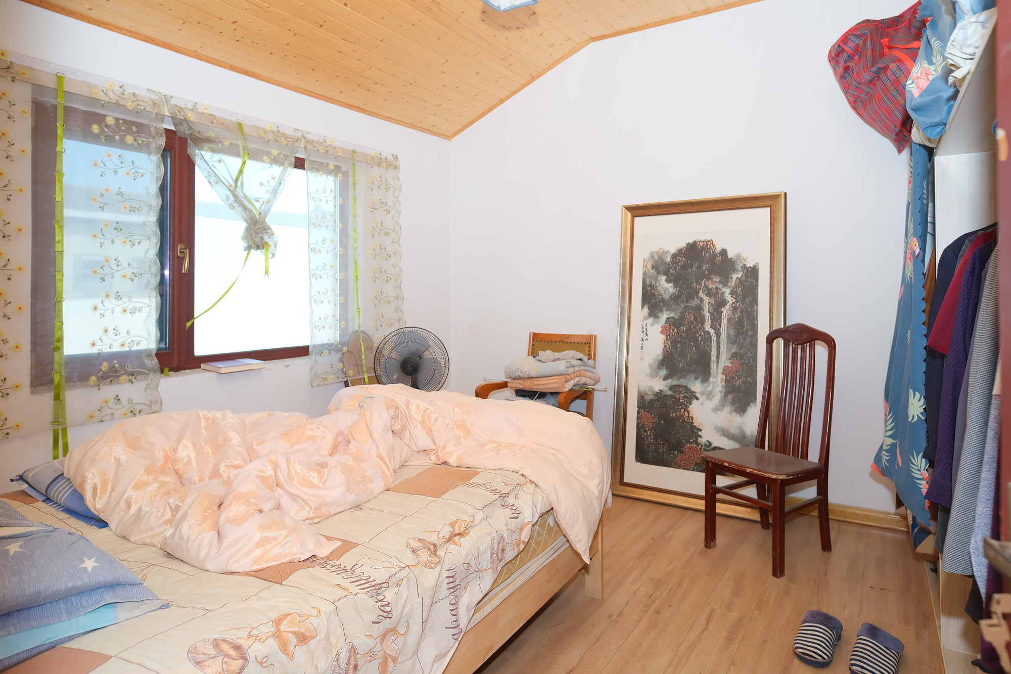 金鹰机电大市场 4室2厅2卫 48.8万 金鹰机电大市场 4室2厅2卫 48.8万卧室