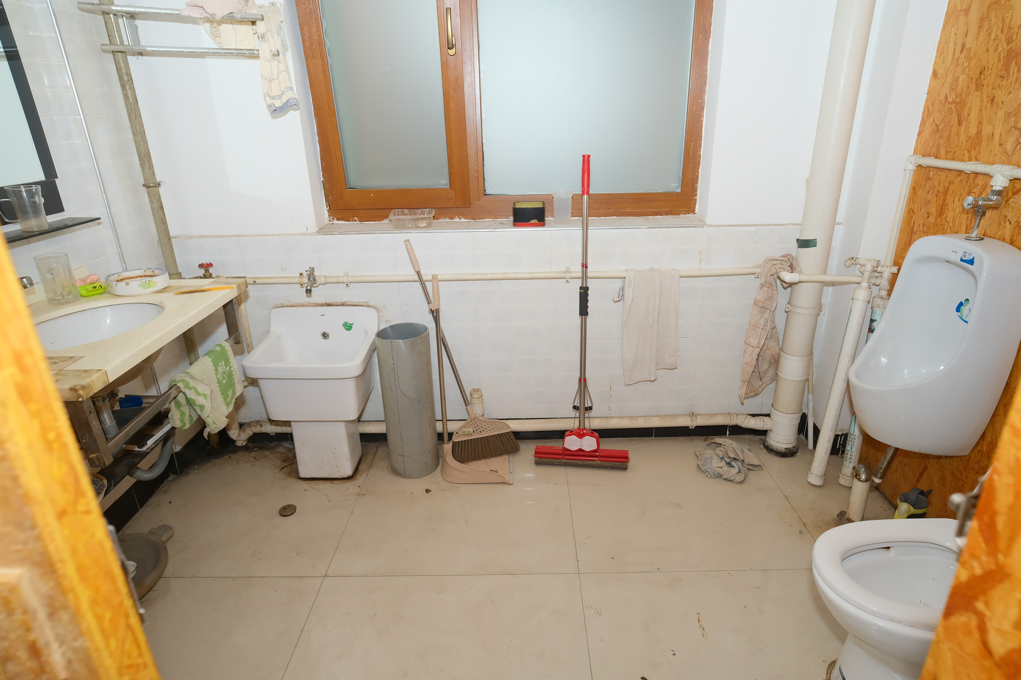 金鹰机电大市场 2室2厅1卫 28.80万 金鹰机电大市场 2室2厅1卫 28.80万卫生间