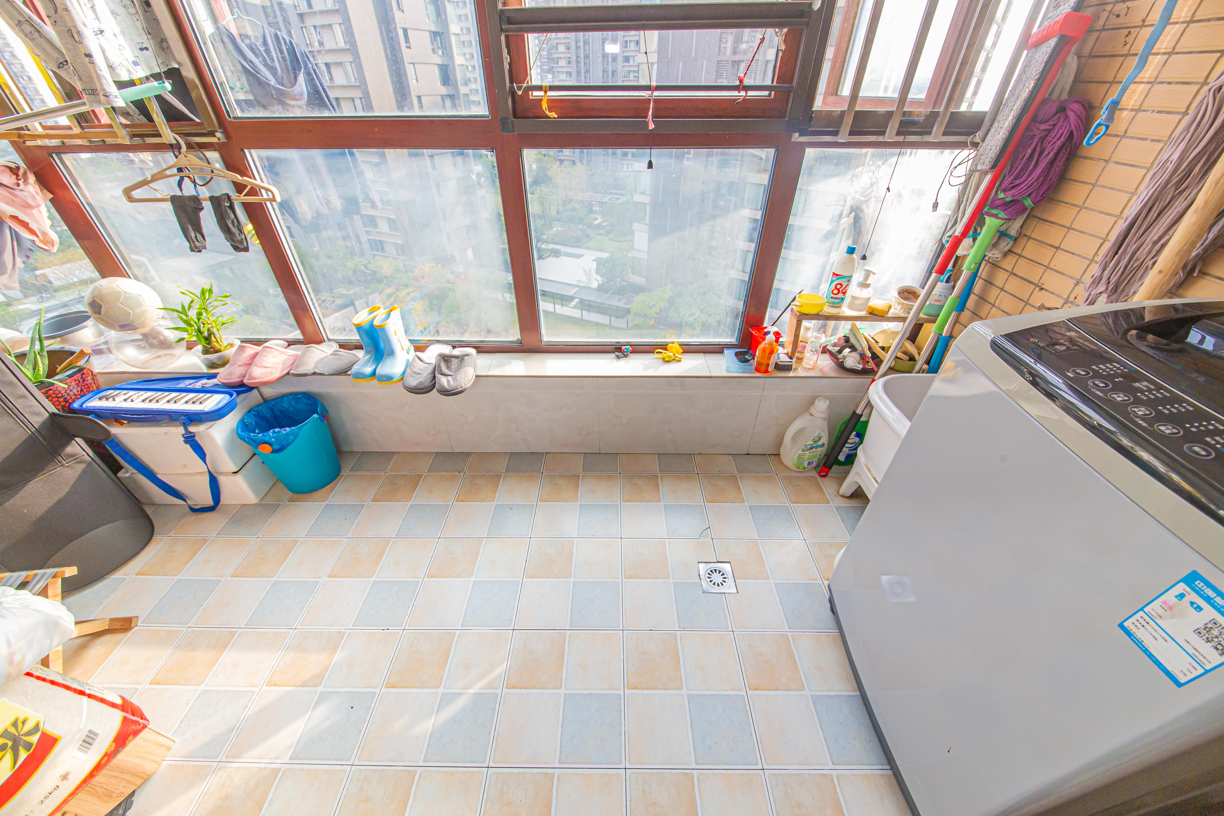 湘江雅颂居 3室2厅1卫 98.0万 湘江雅颂居 3室2厅1卫 98.0万卧室