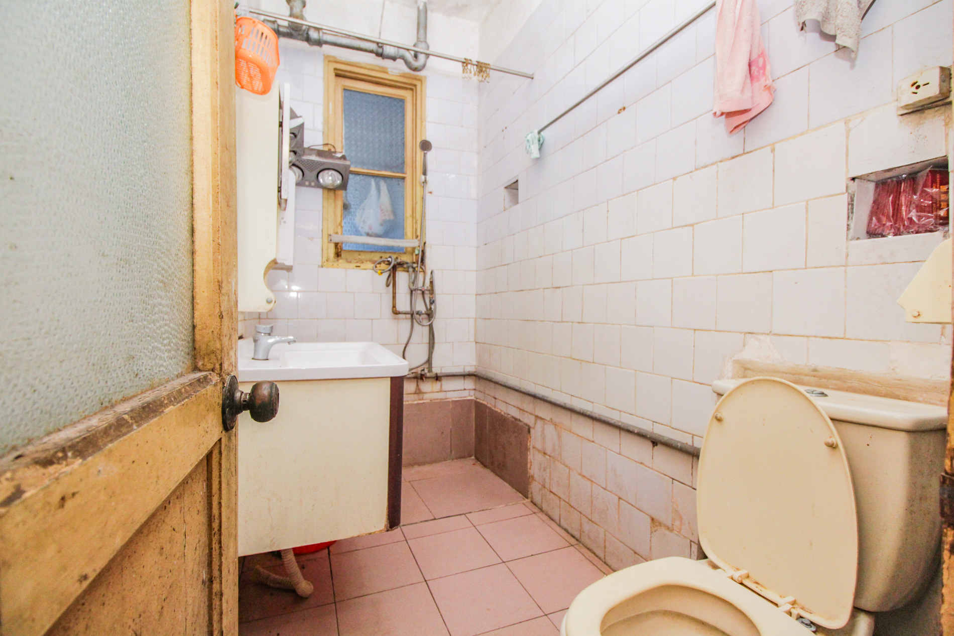 轻工设计院  3室2厅1卫    68.0万卫生间