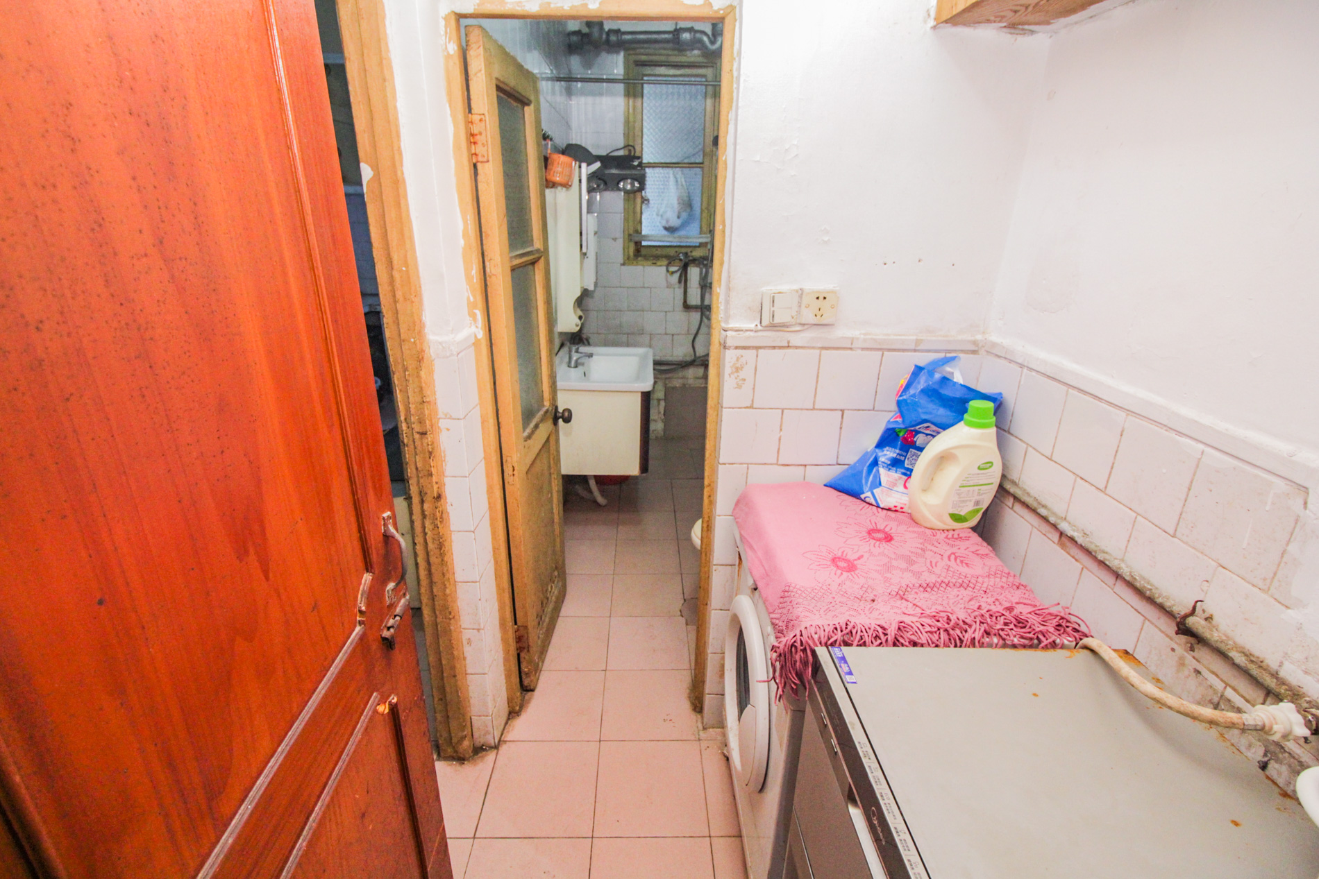 轻工设计院  3室2厅1卫    68.0万卫生间