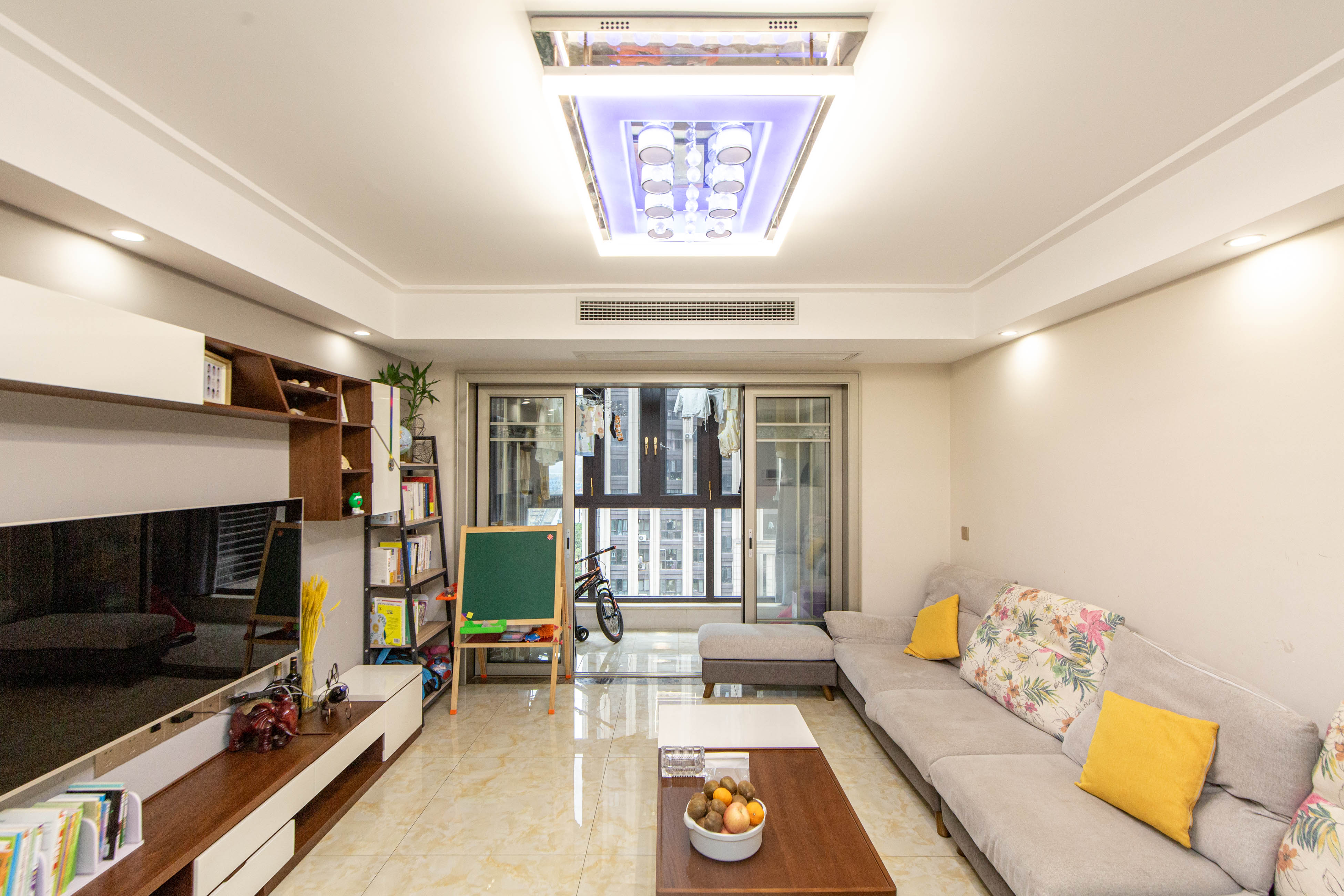 绿地之窗  4室2厅2卫    155.0万客厅