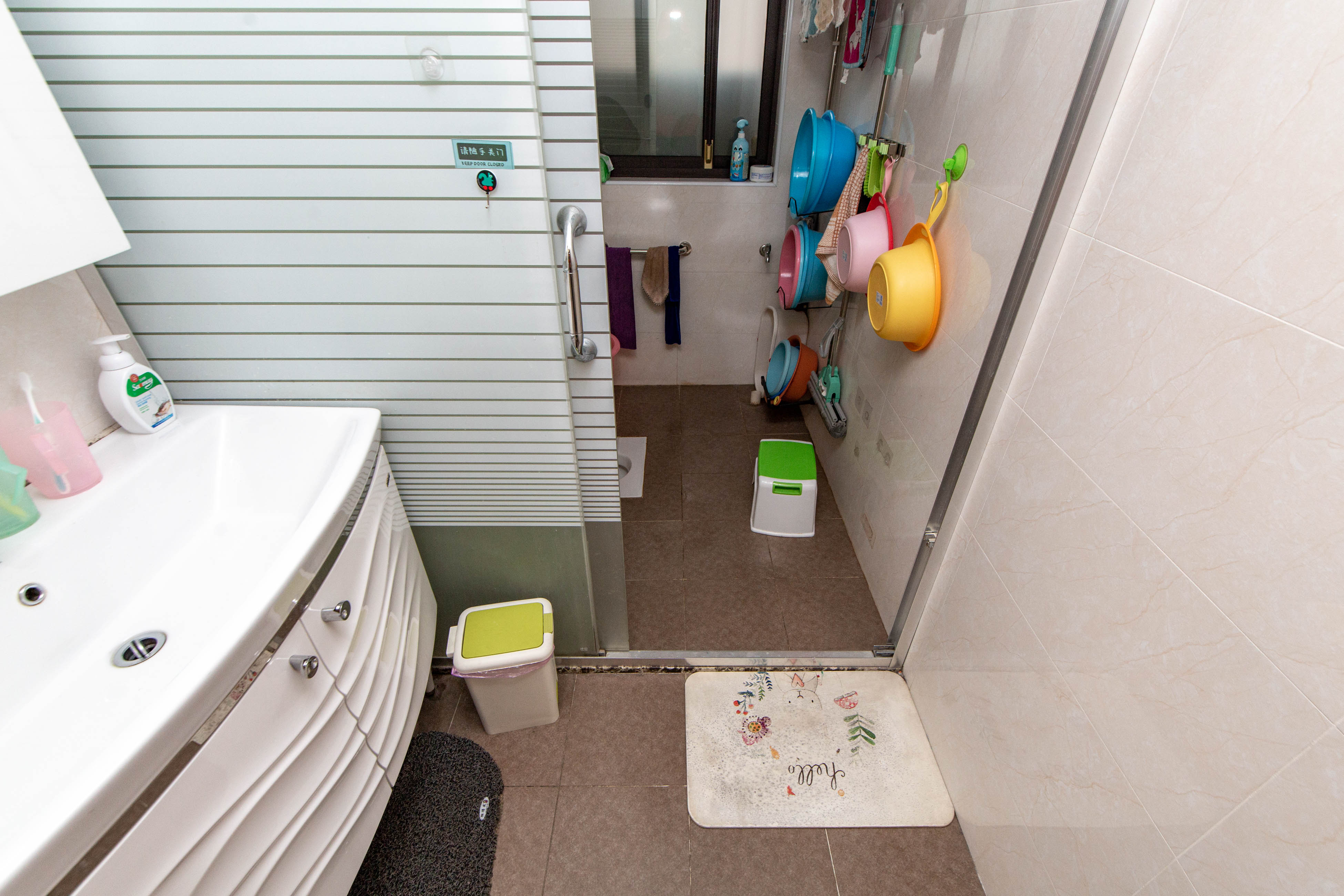 绿地之窗  4室2厅2卫    155.0万卫生间