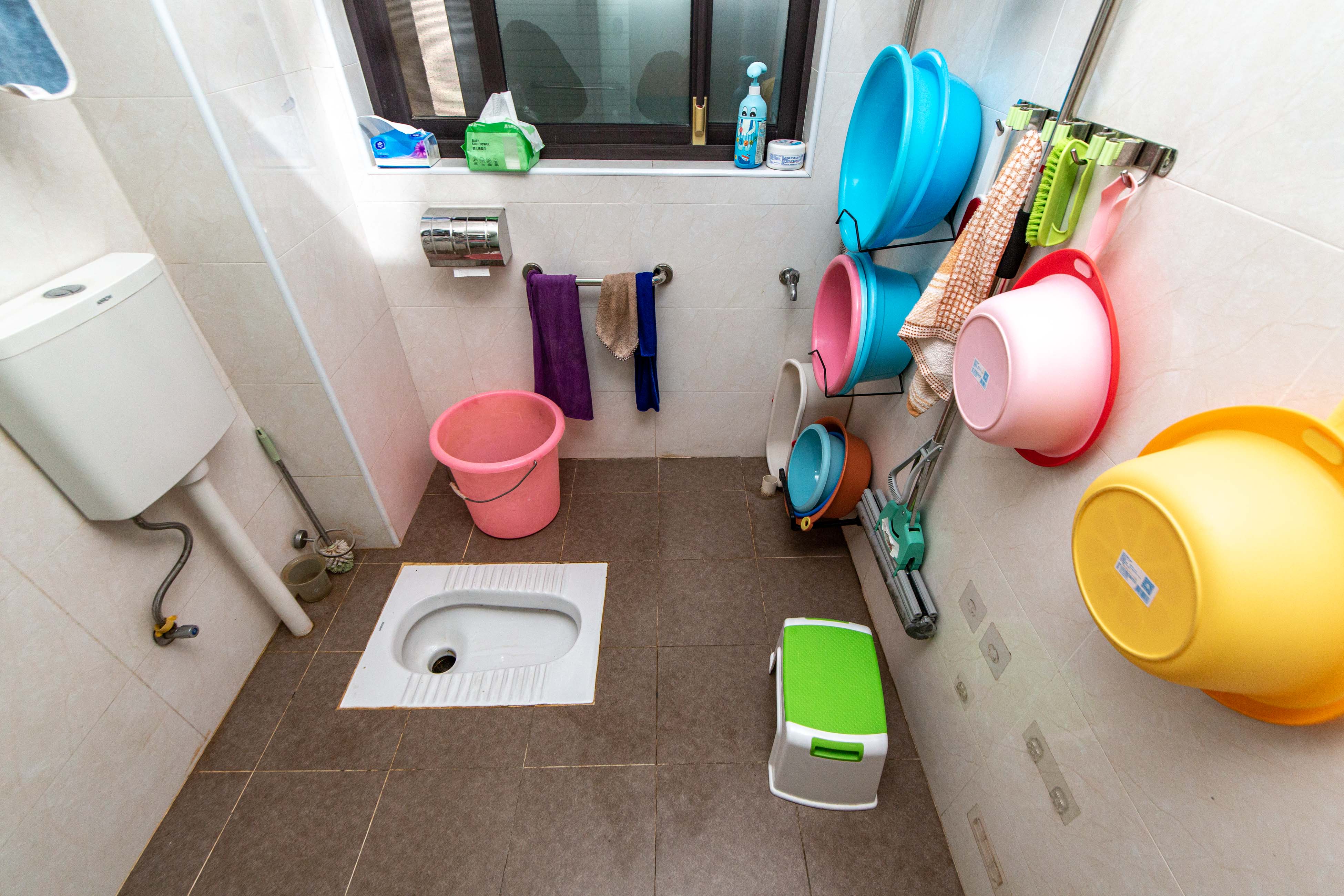 绿地之窗  4室2厅2卫    155.0万卫生间