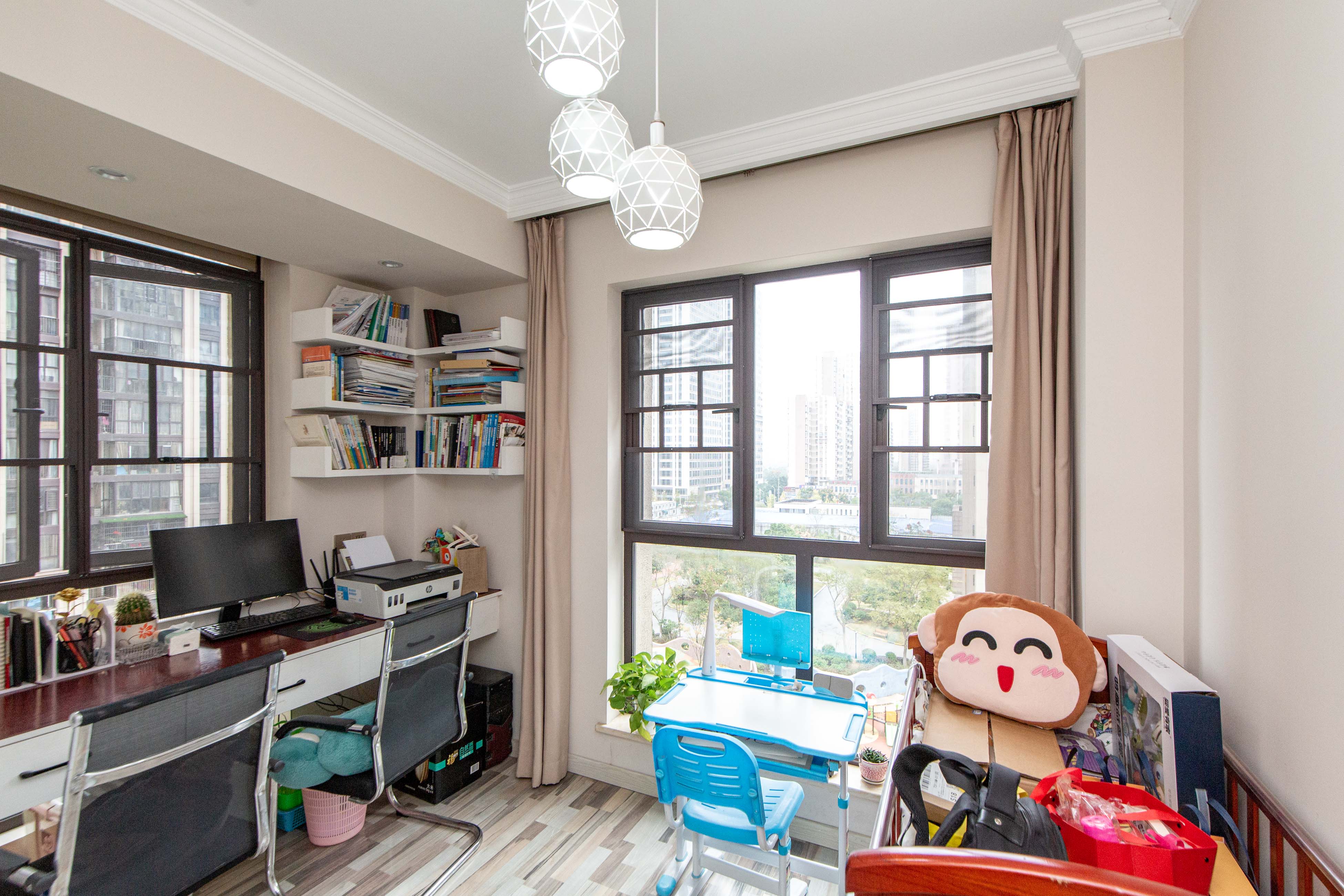 绿地之窗  4室2厅2卫    155.0万阳台