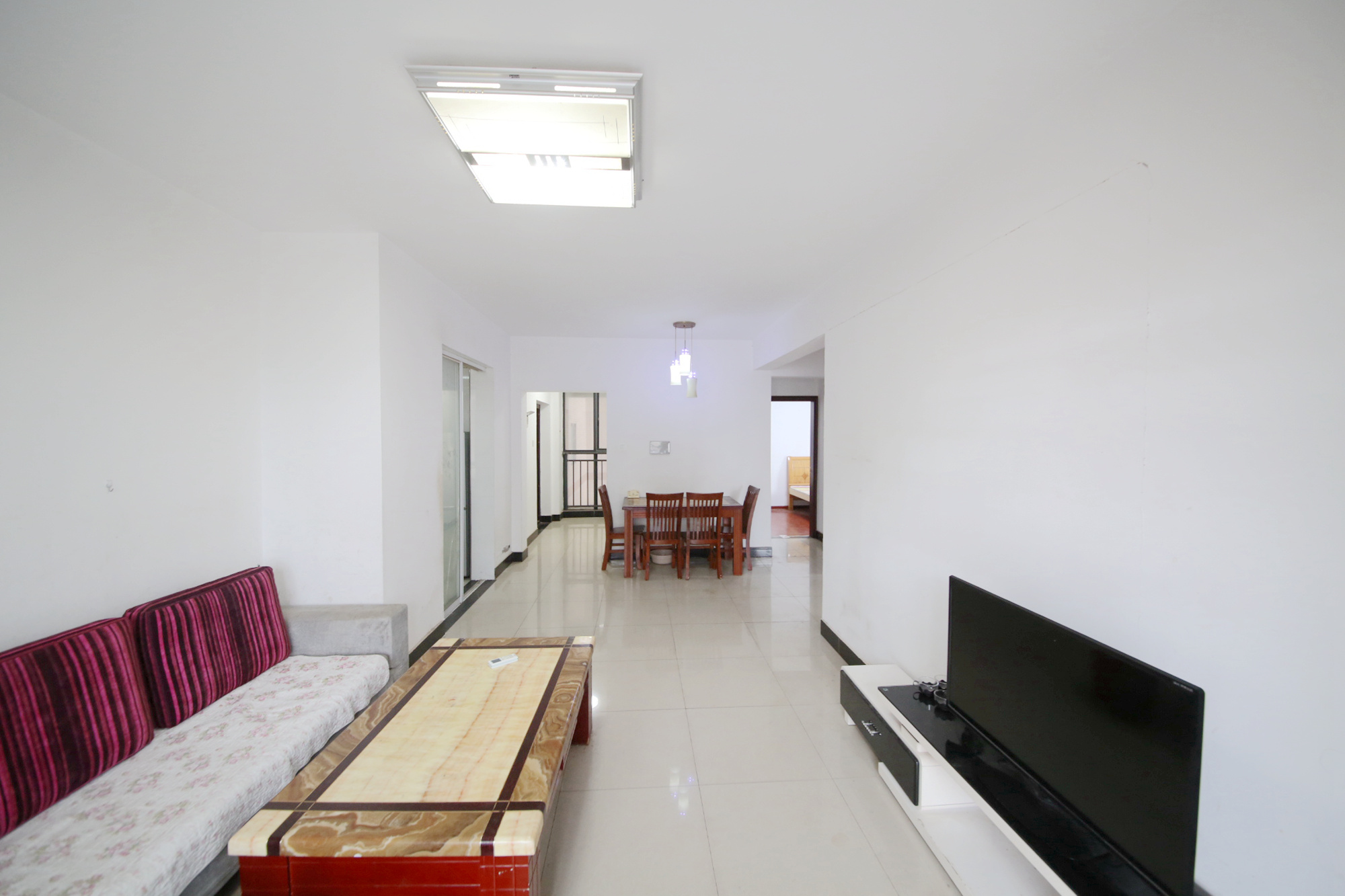 鸿基橄榄君庭  3室2厅1卫    95.0万客厅