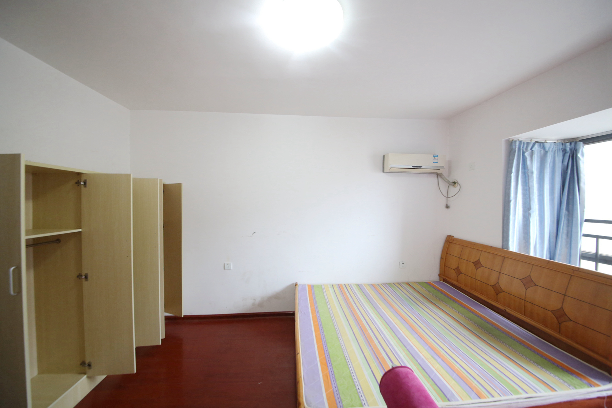 鸿基橄榄君庭  3室2厅1卫    95.0万卧室