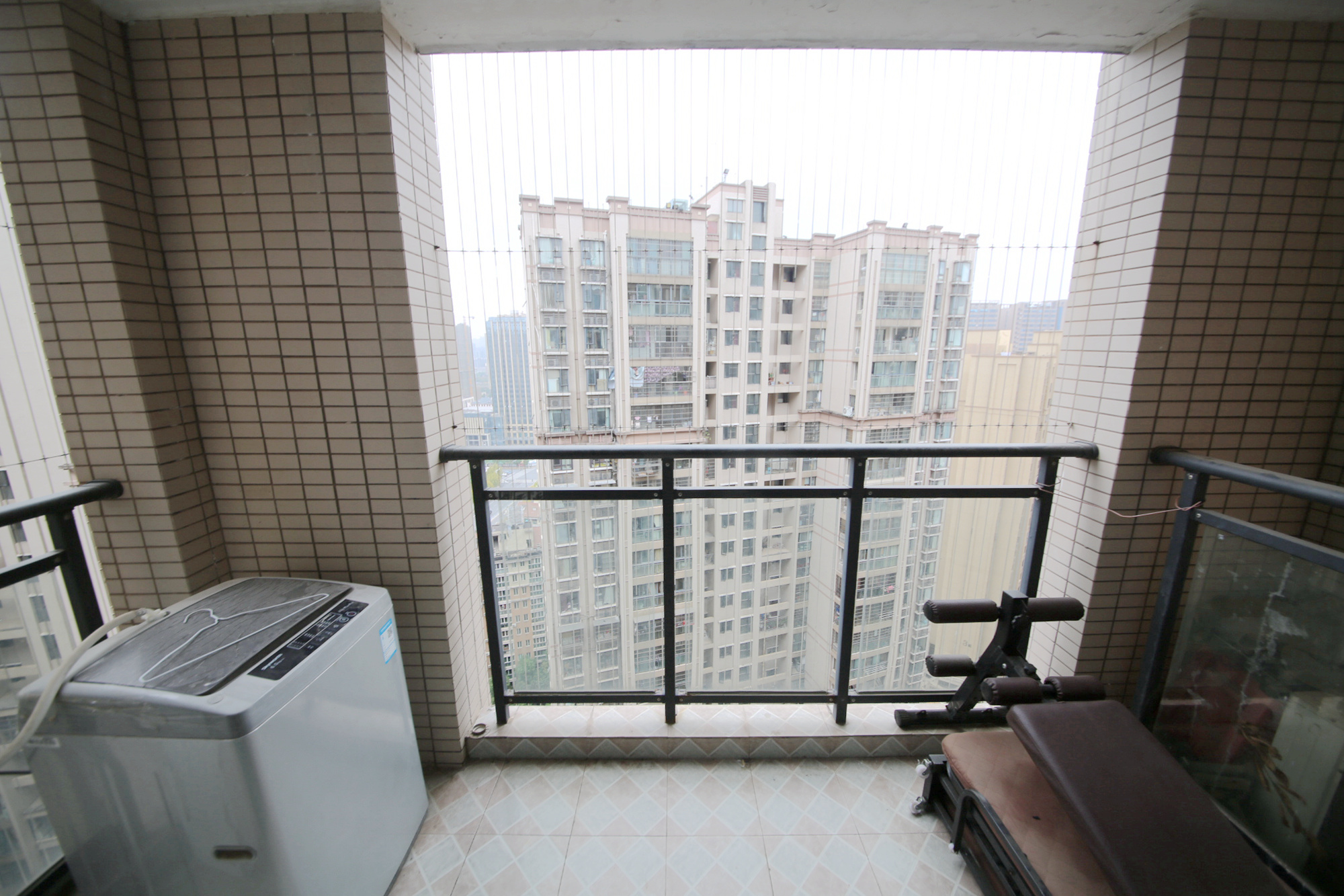 鸿基橄榄君庭  3室2厅1卫    95.0万阳台